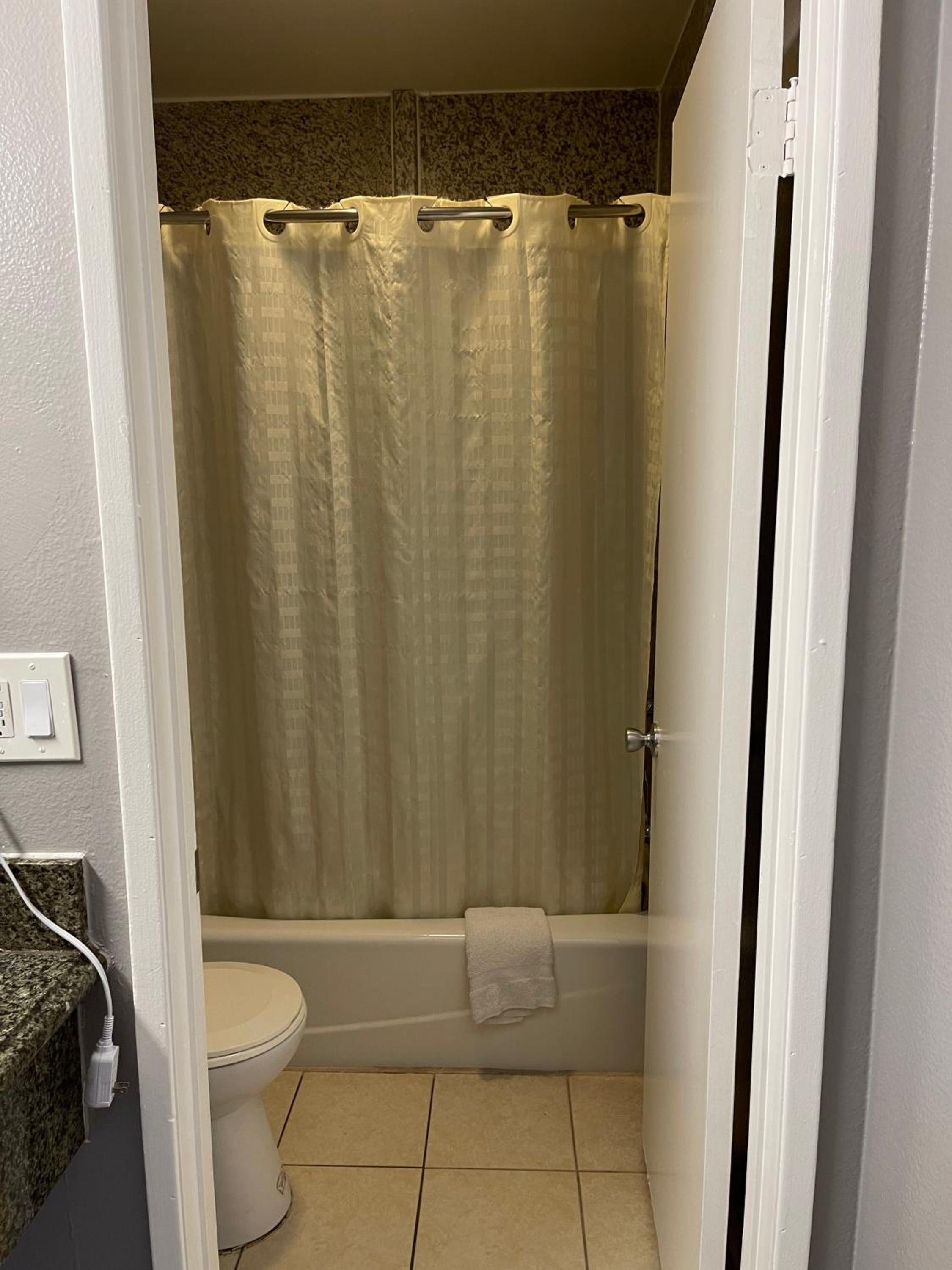 King Room - Non-Smoking photo 2