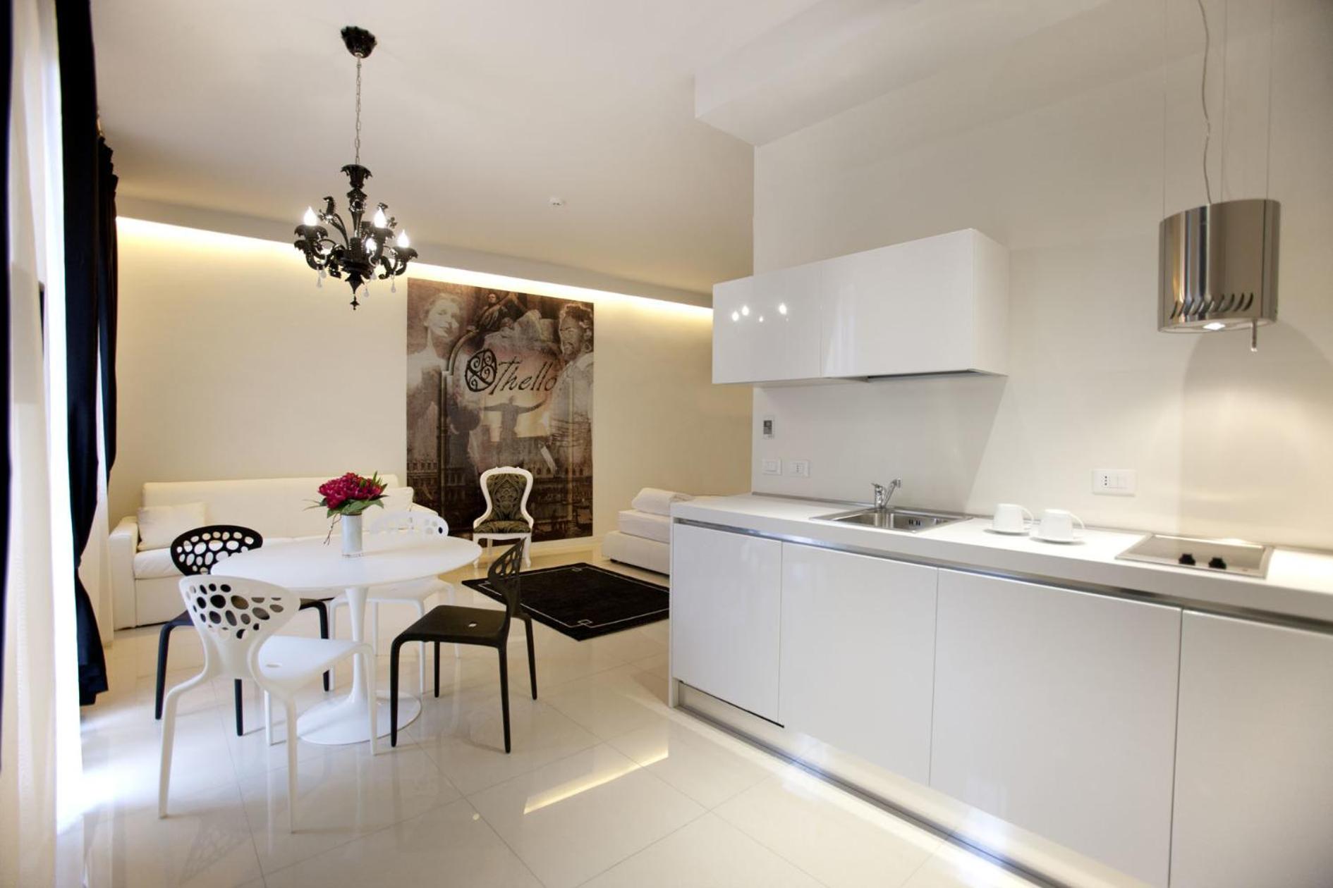 Deluxe Studio with Balcony - Photo 13