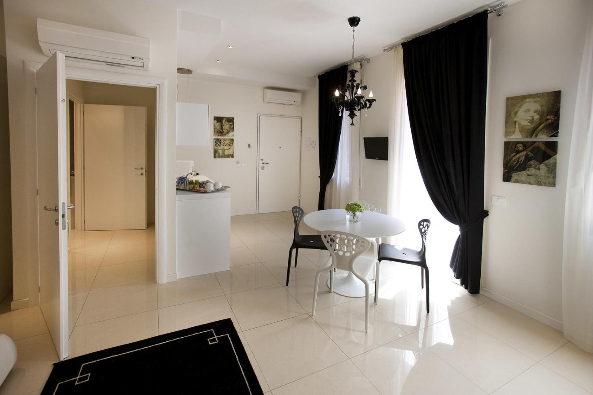 Deluxe Studio with Balcony - Photo 8