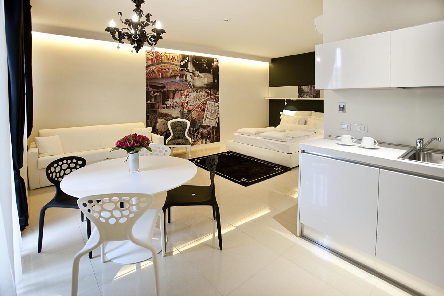 Deluxe Studio with Balcony - Photo 7
