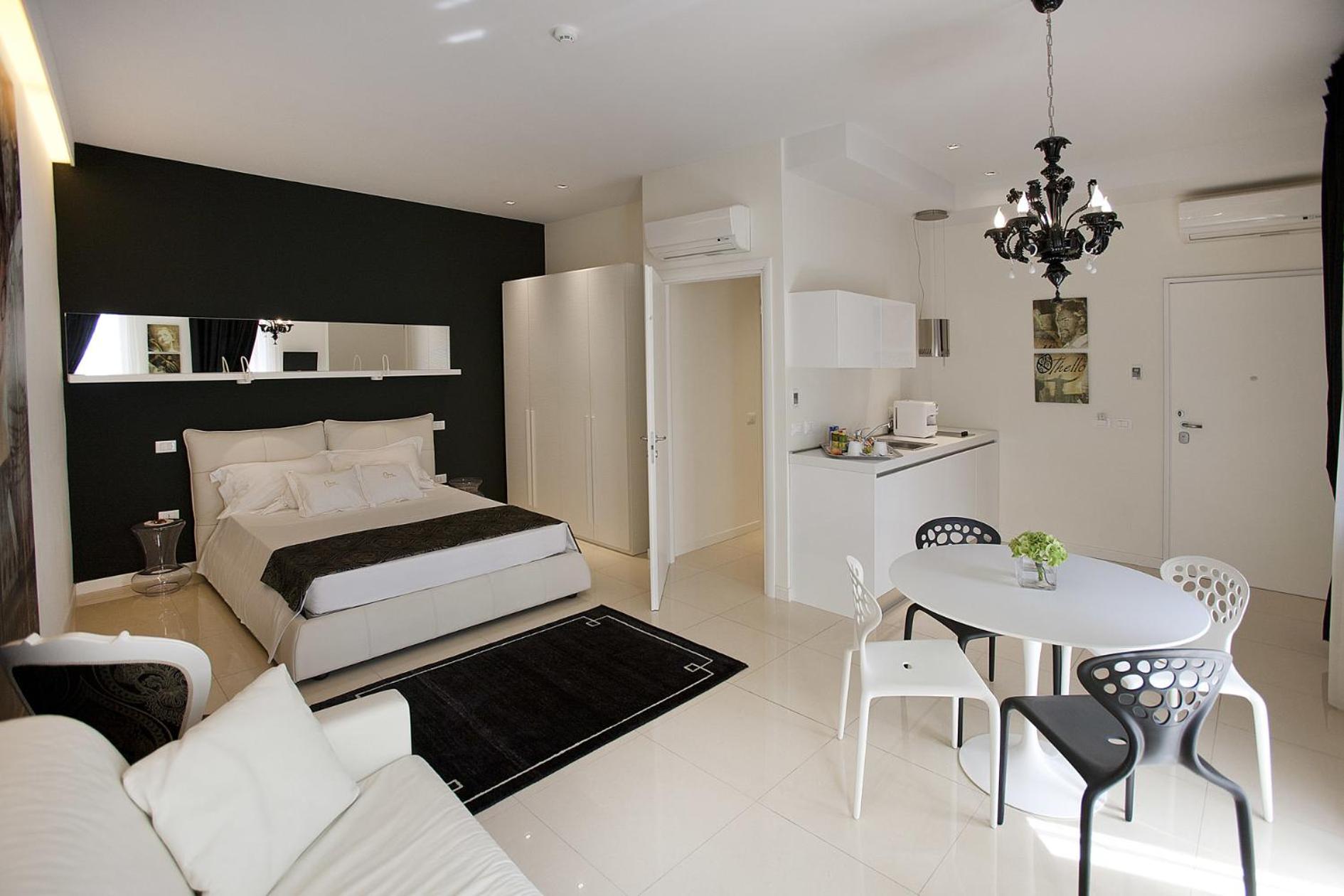 Deluxe Studio with Balcony - Photo 6