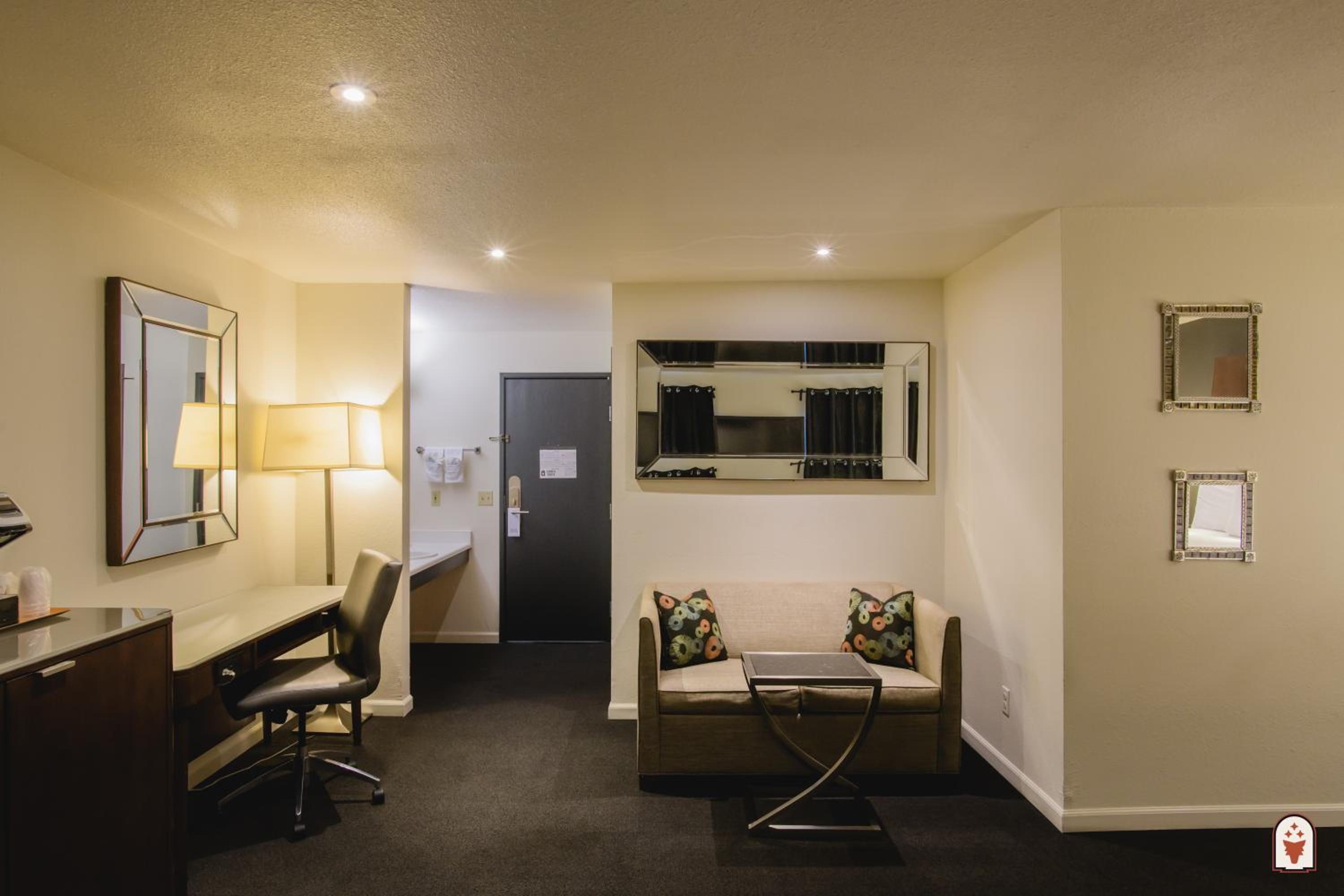 Suite - Photo 2