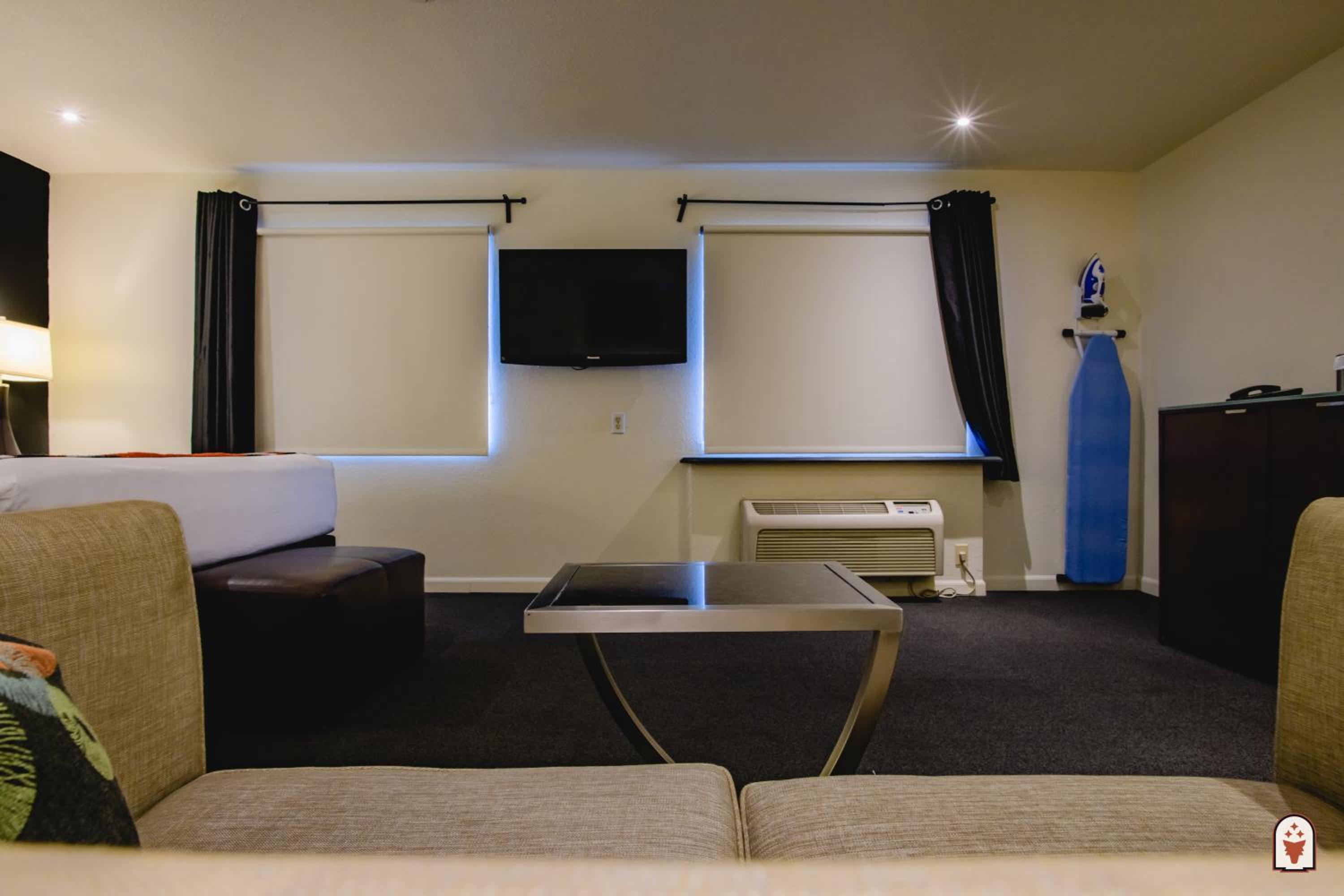Suite - Photo 10