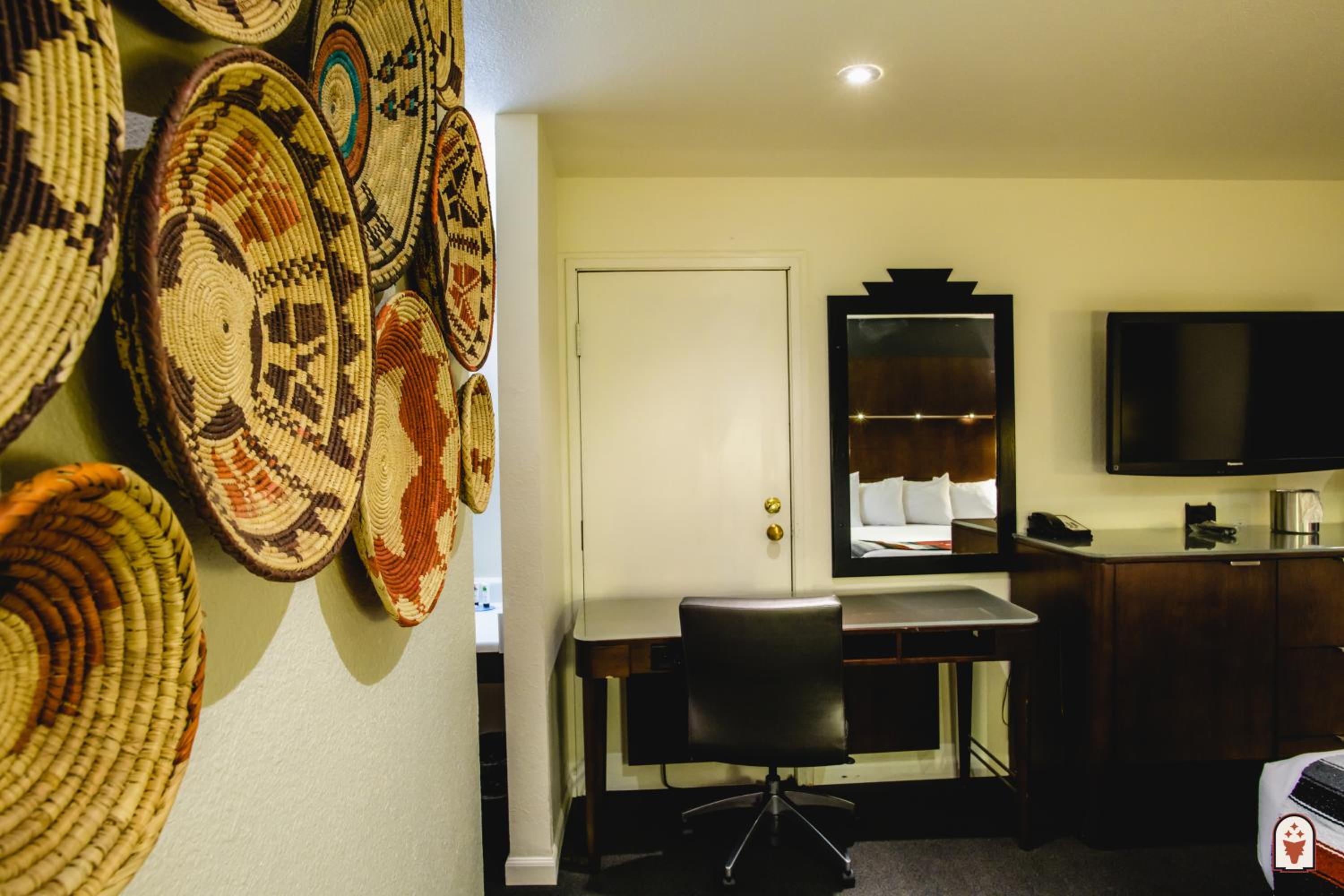 Standard King Room - Photo 5