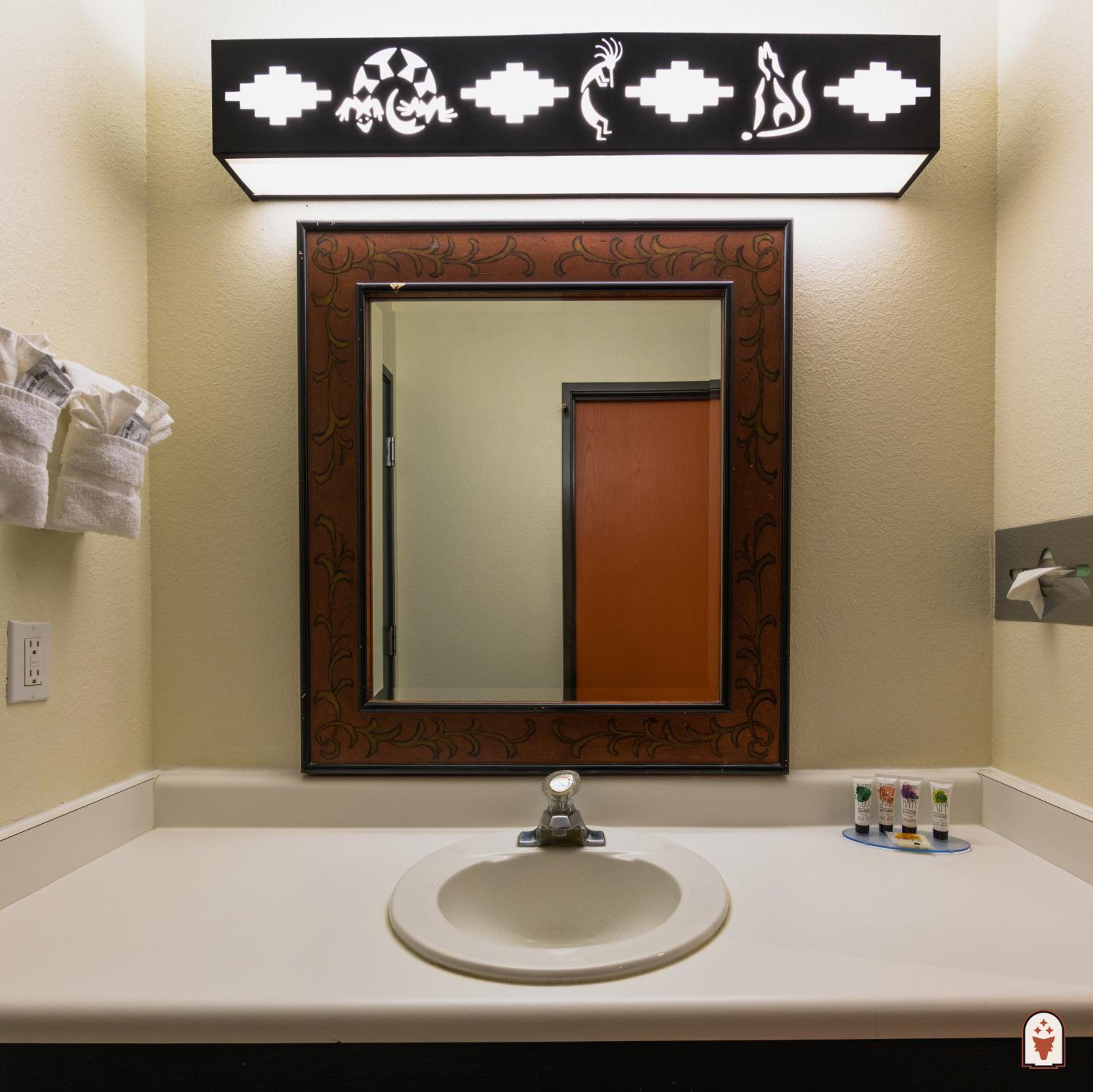 Standard King Room - Photo 3
