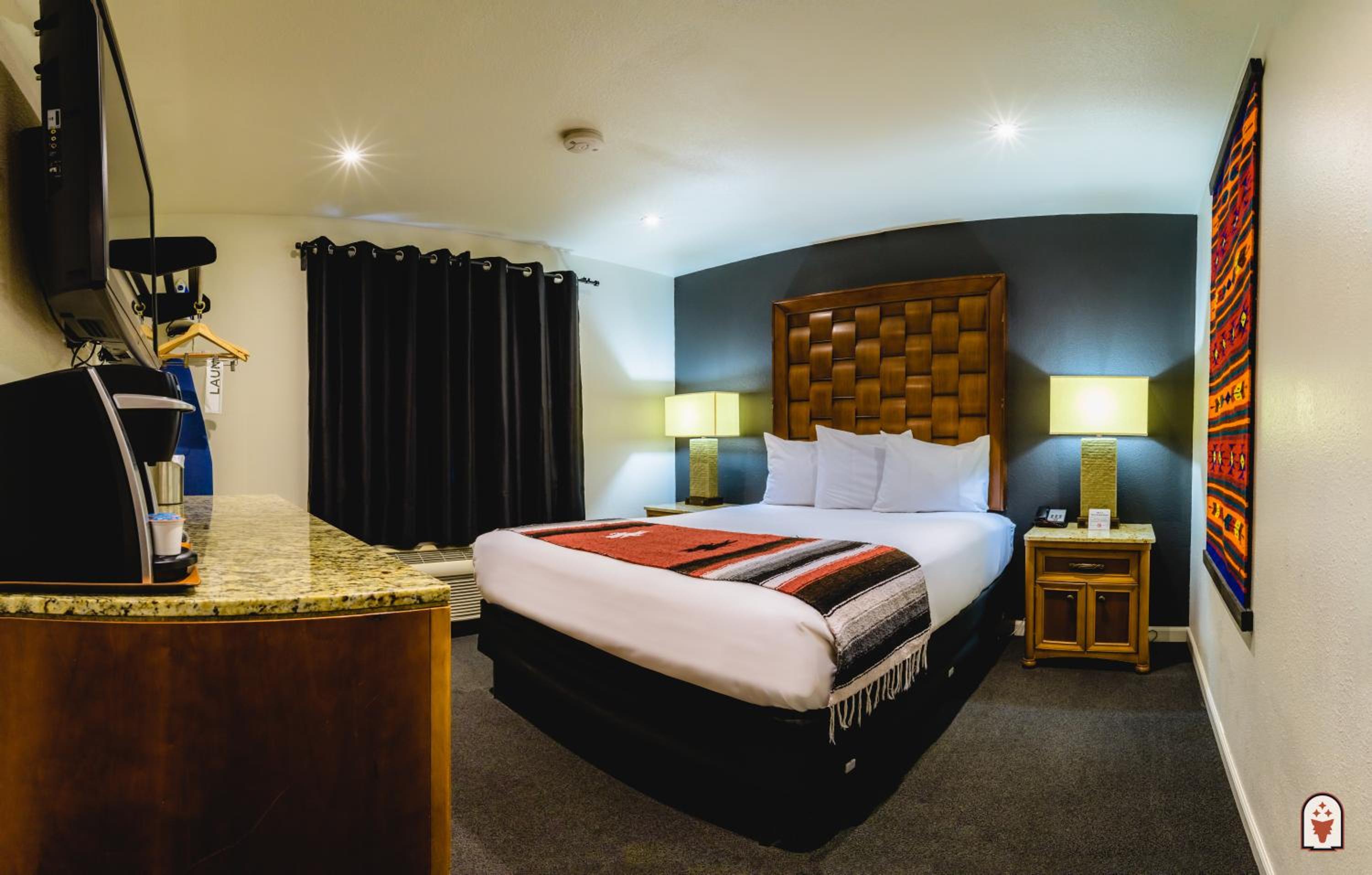 Standard King Room - Photo 7