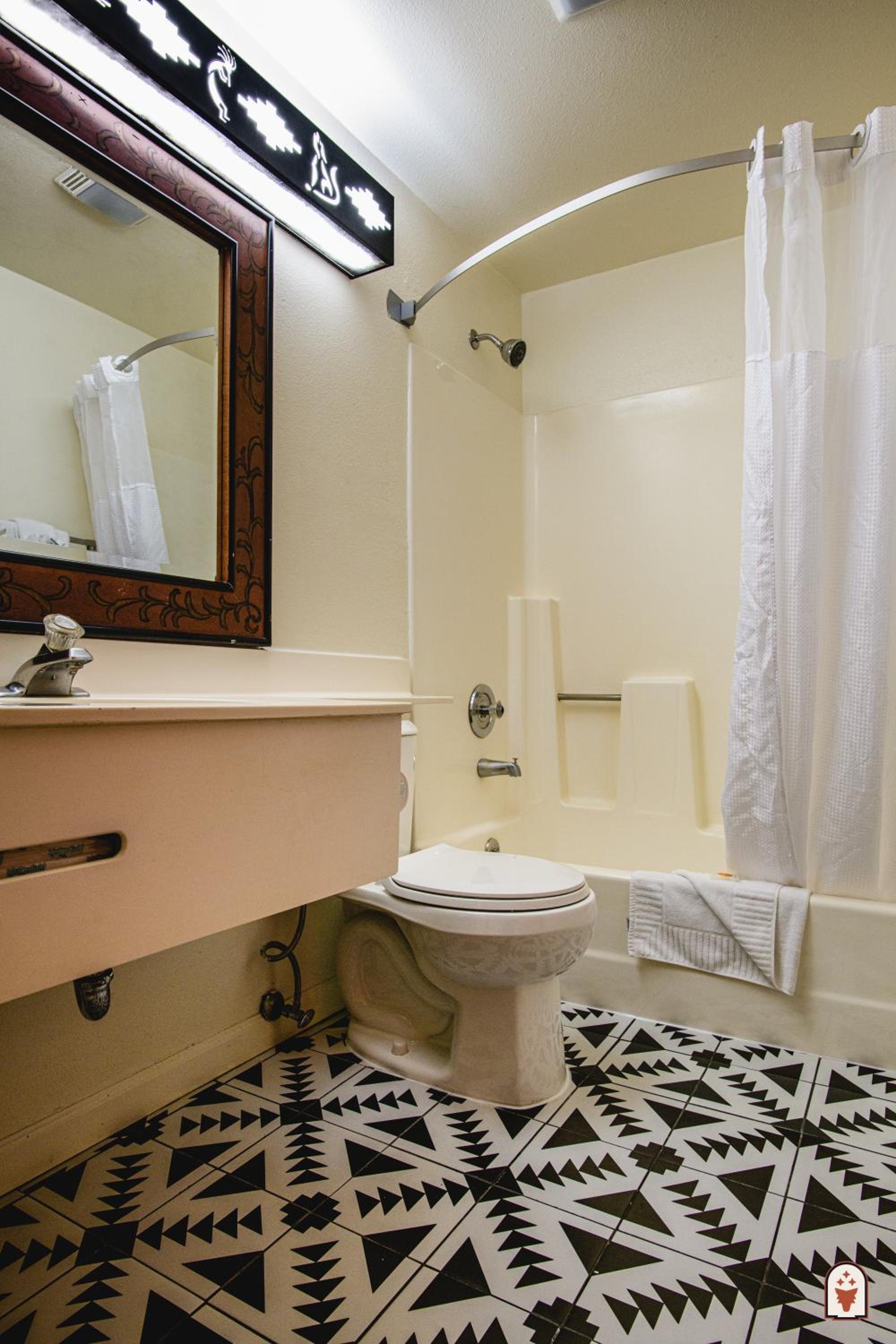 Standard King Room - Photo 2