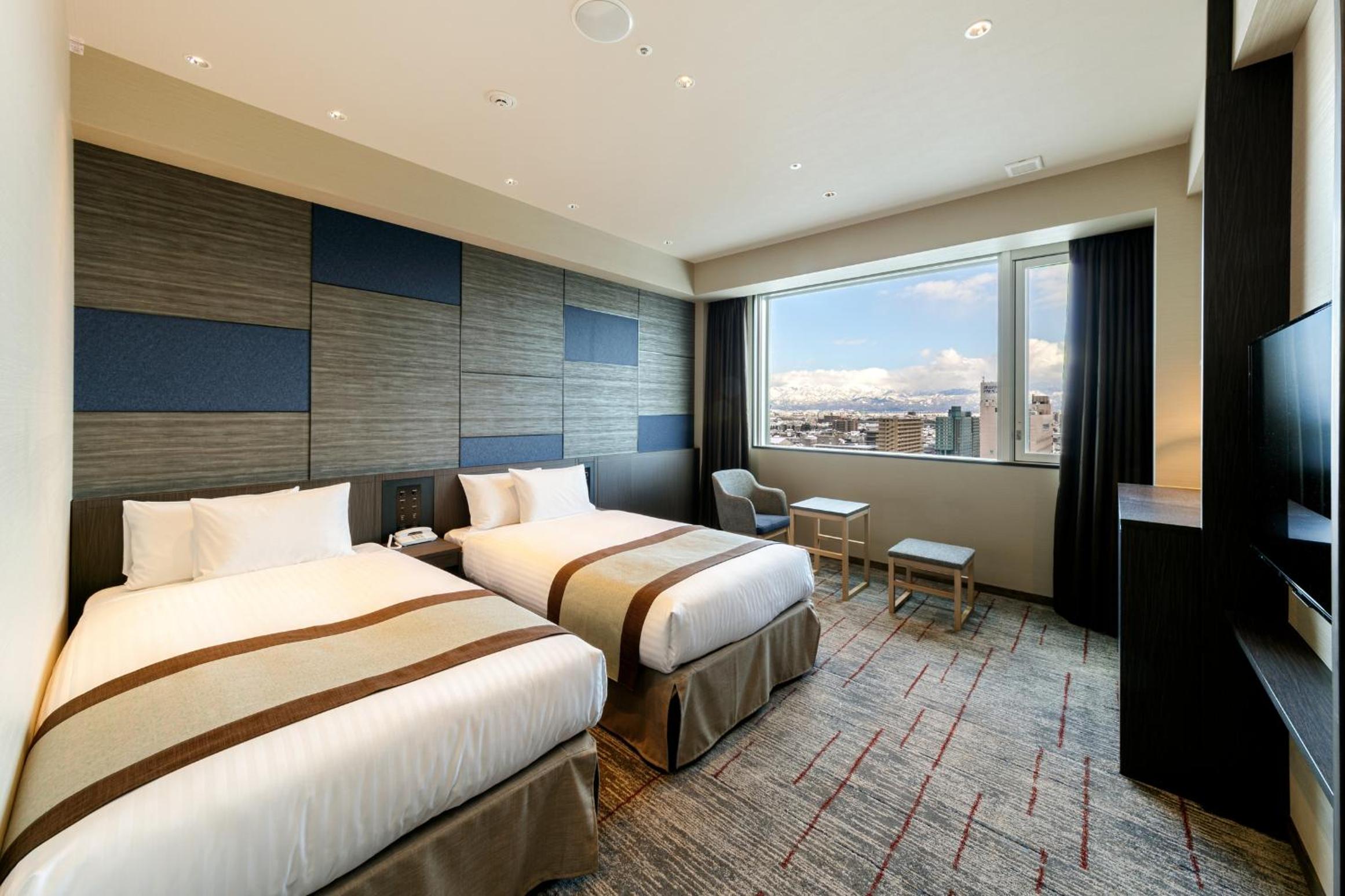 Deluxe Twin Room - Top Floor - Non-Smoking - Photo 1