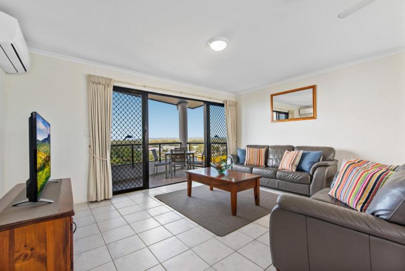 Three-Bedroom Apartment with Garden View photo 2
