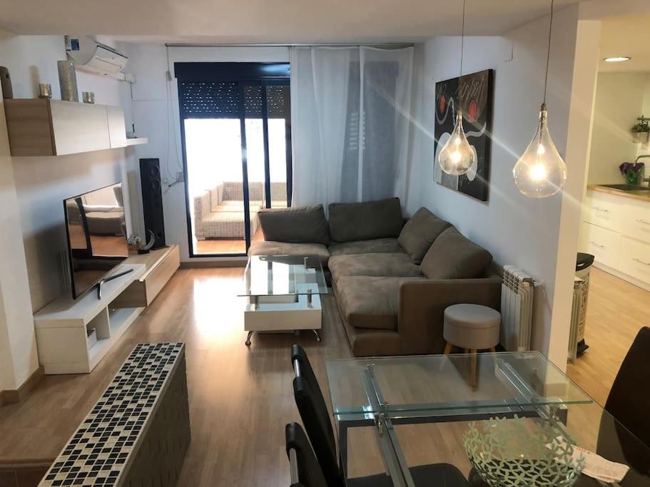 Three-Bedroom House photo 3