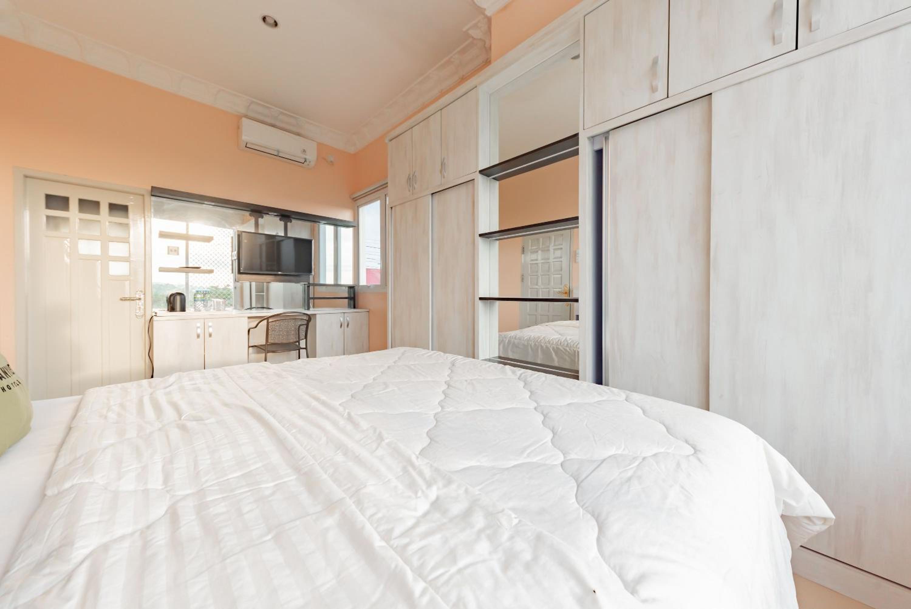 Standard Double Room - Photo 9