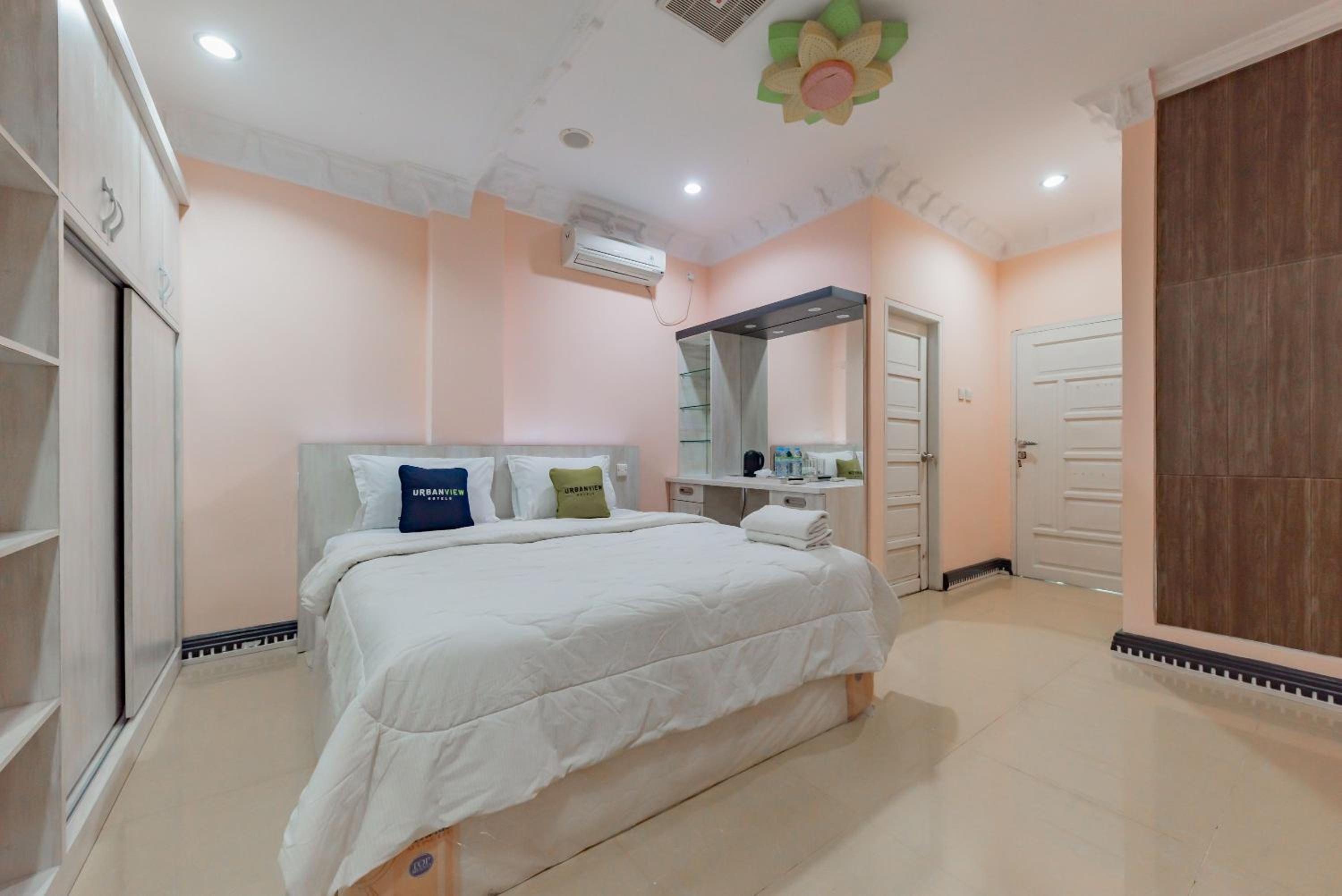 Standard Double Room - Photo 12
