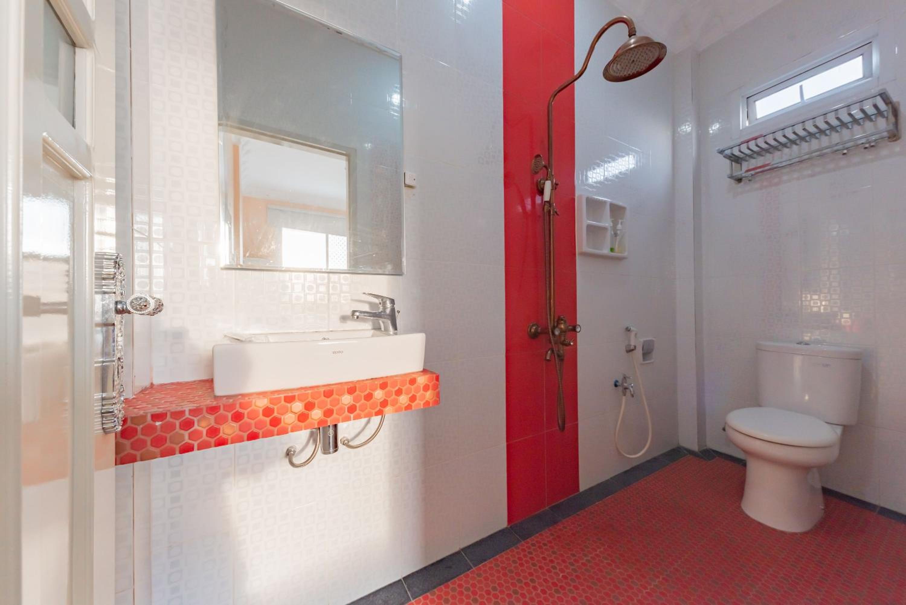 Standard Double Room - Photo 11