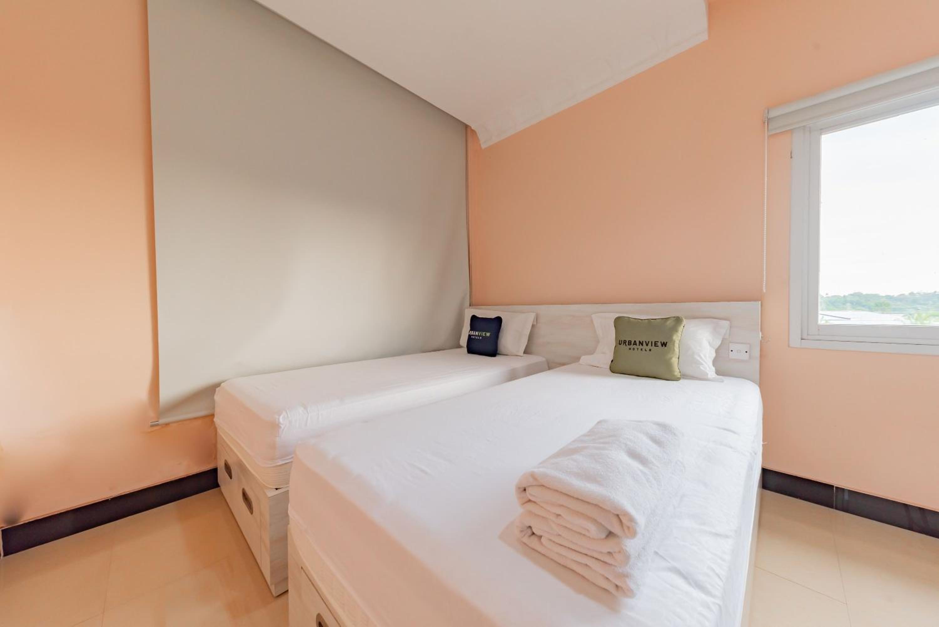 Twin Room - Photo 2