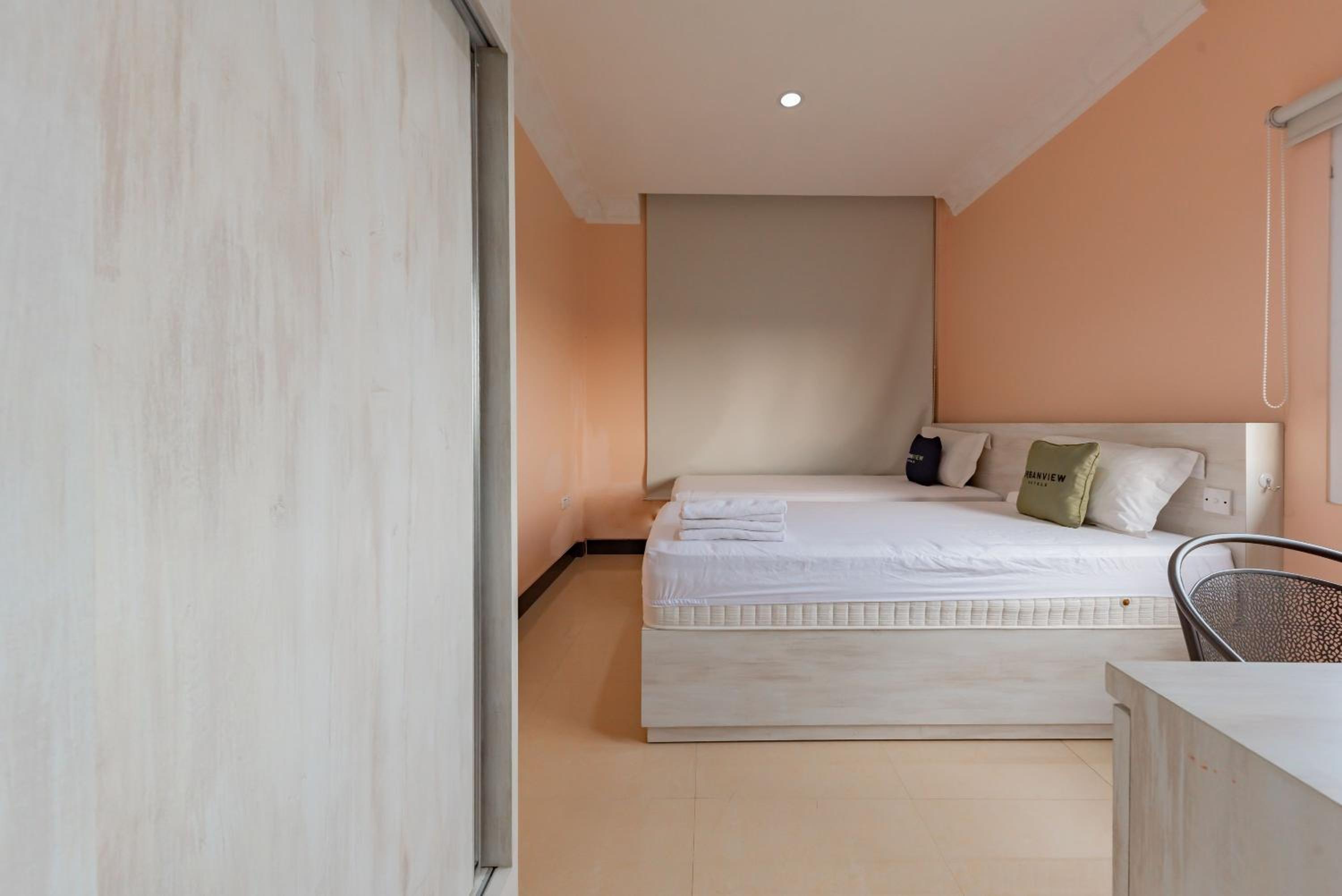 Twin Room - Photo 3