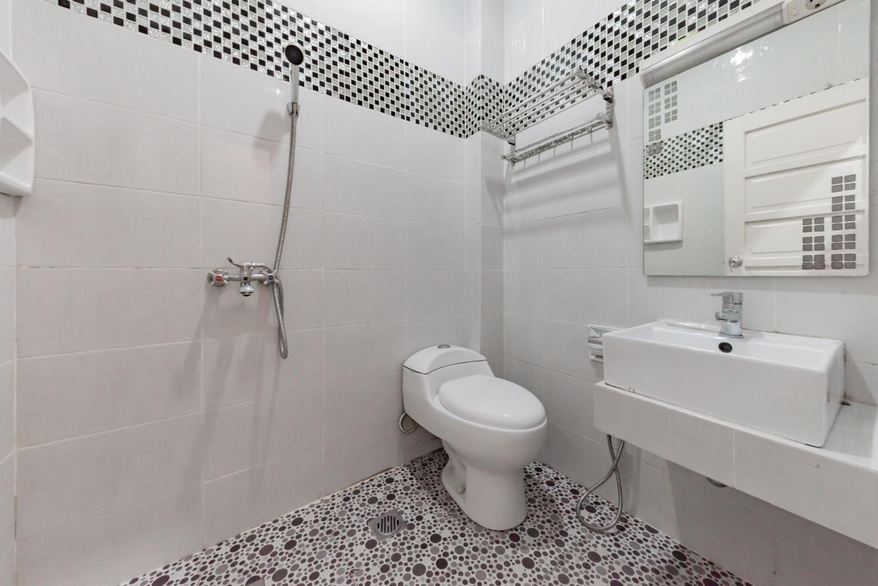 Standard Double Room - Photo 10