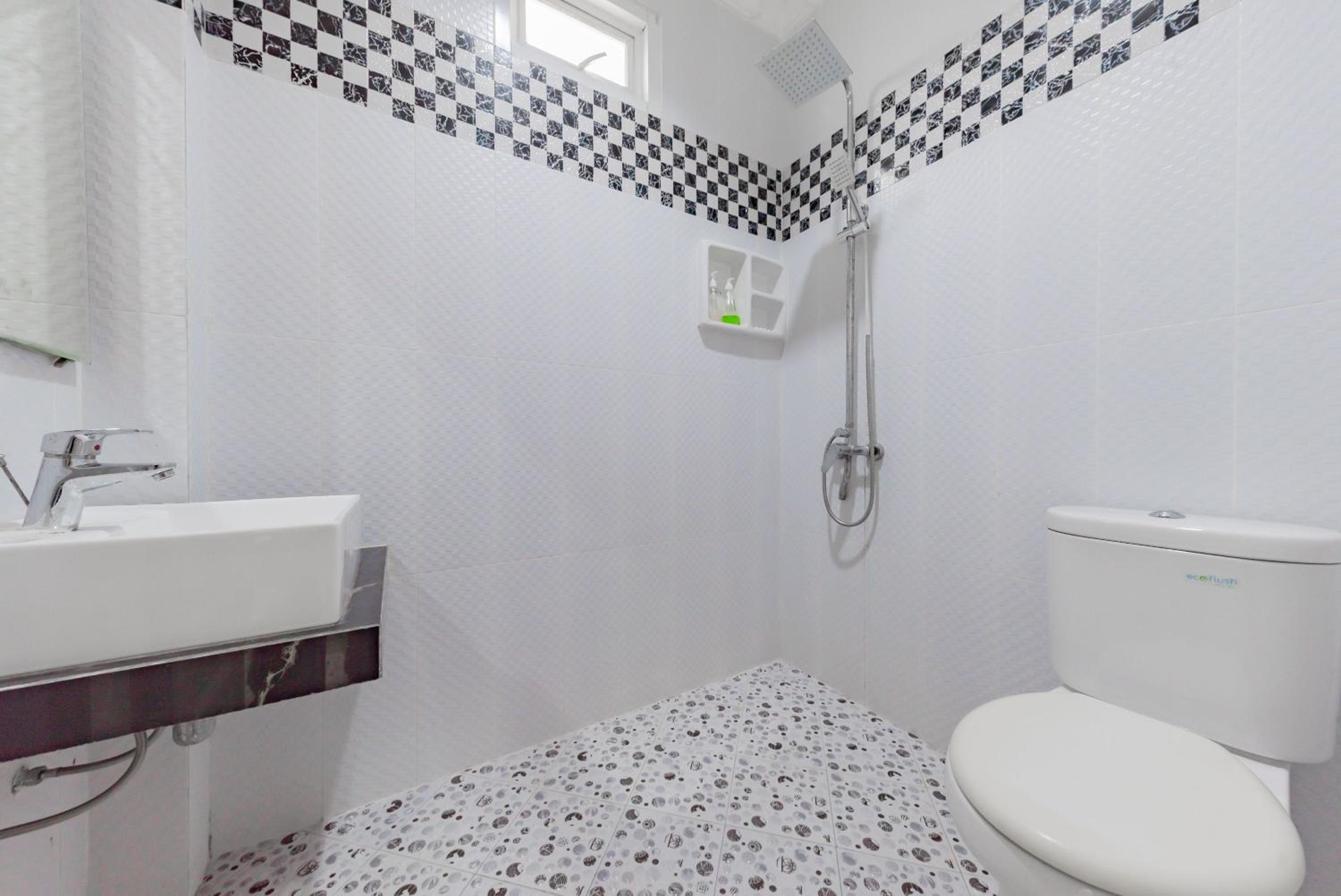 Twin Room - Photo 8