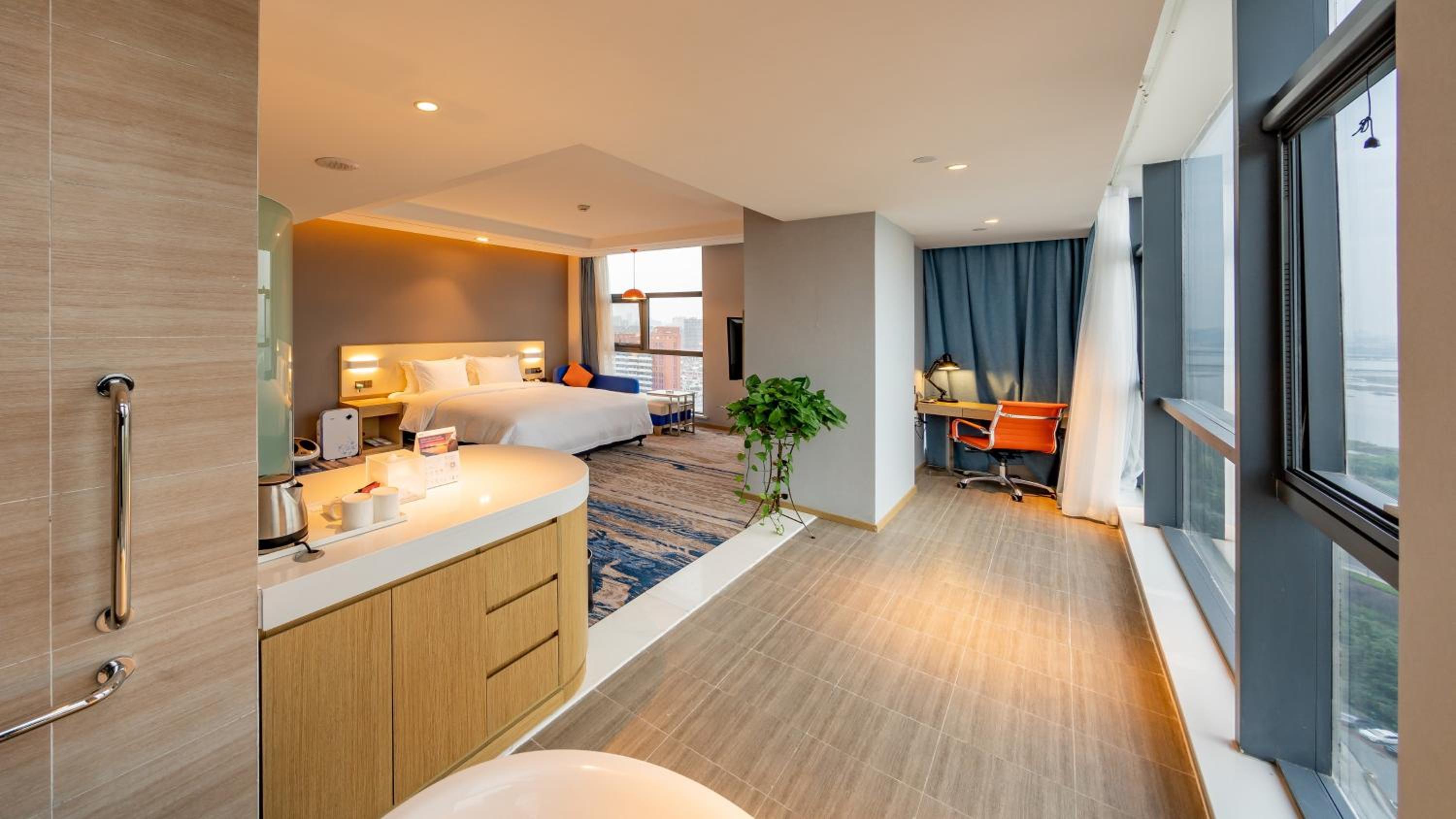 1 King bed superior room river view  photo 2