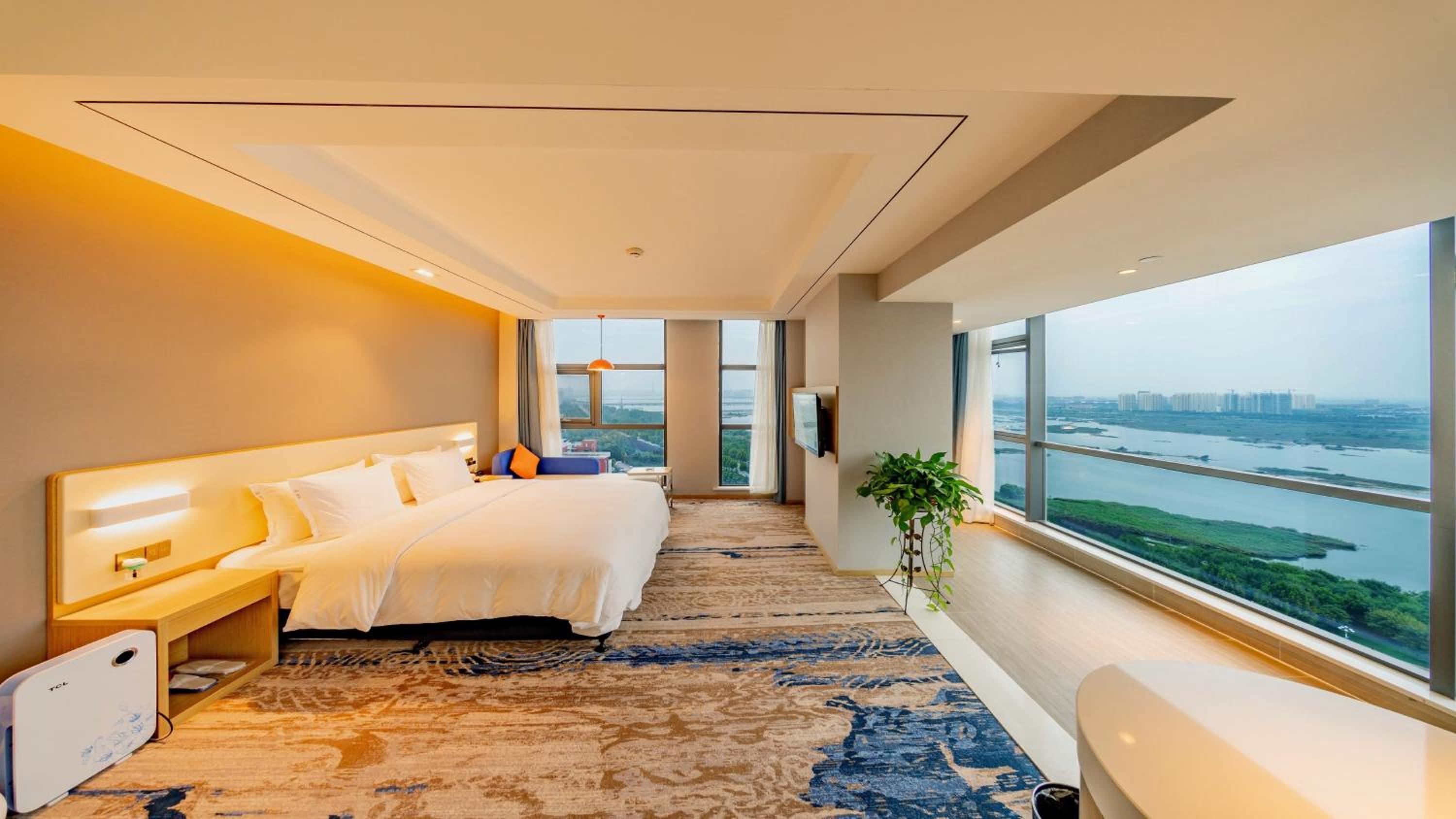 1 King bed superior room river view  photo 3