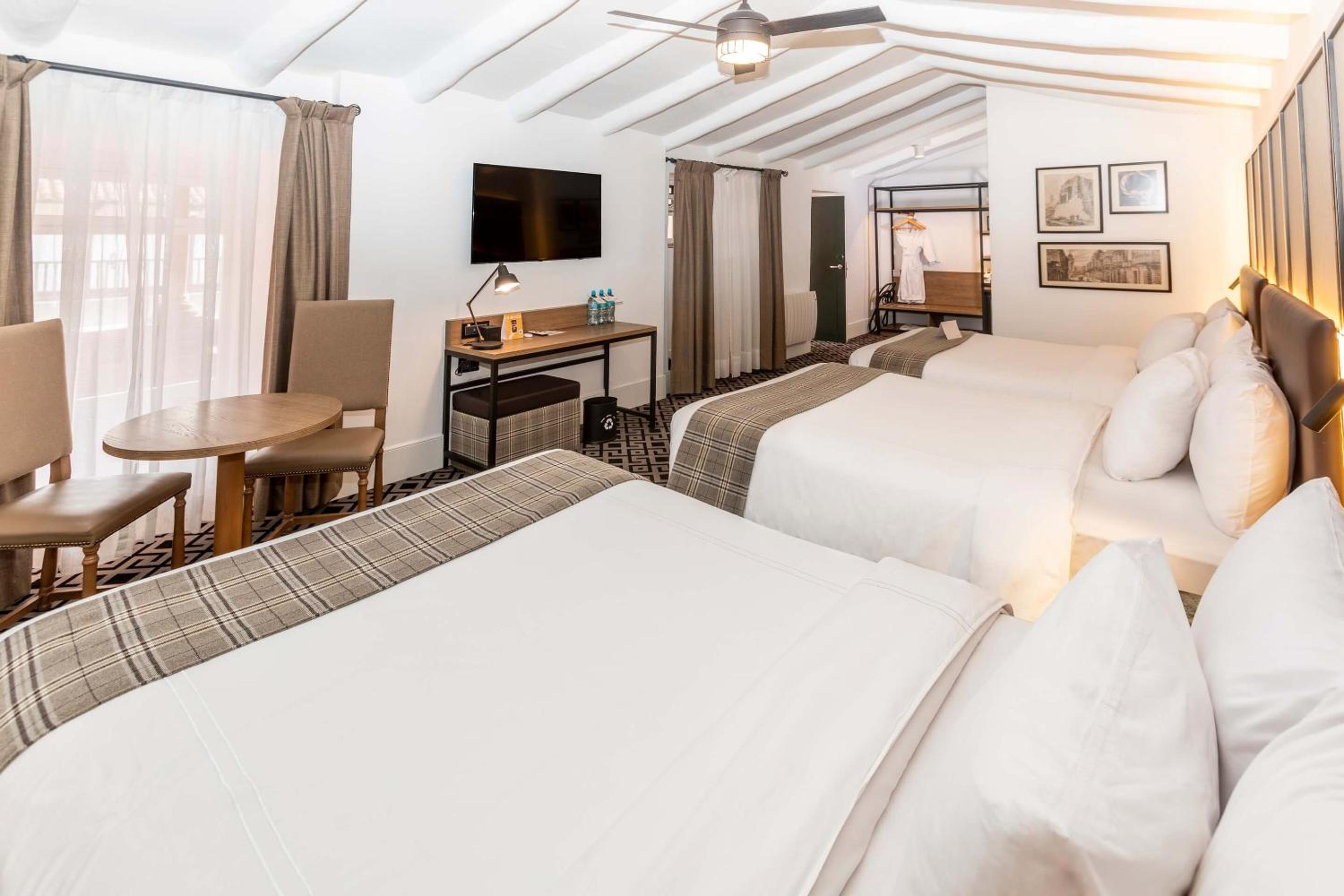Superior Triple Room photo 2