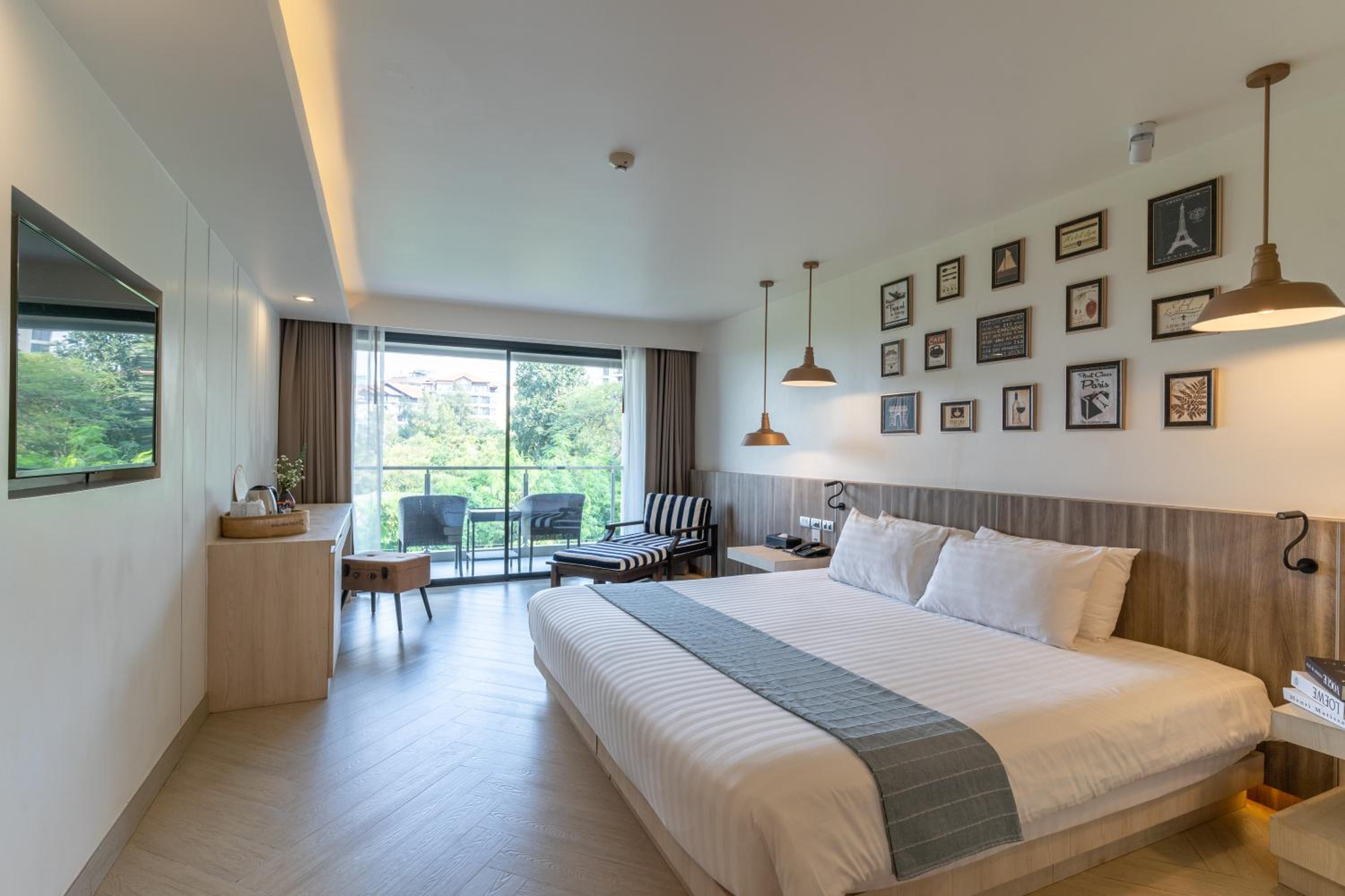 Deluxe King Room