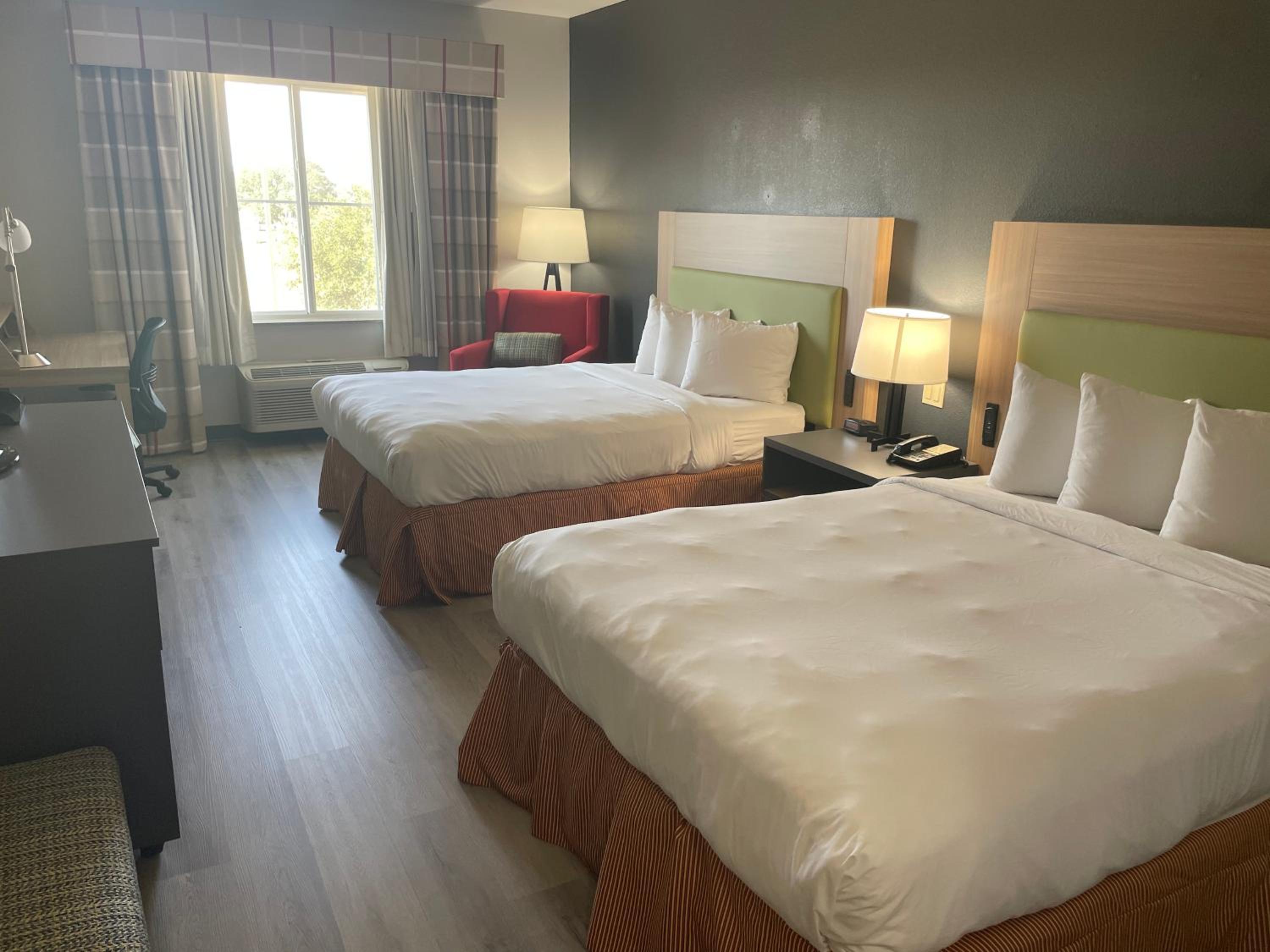 Queen Room with Two Queen Beds - Photo 6