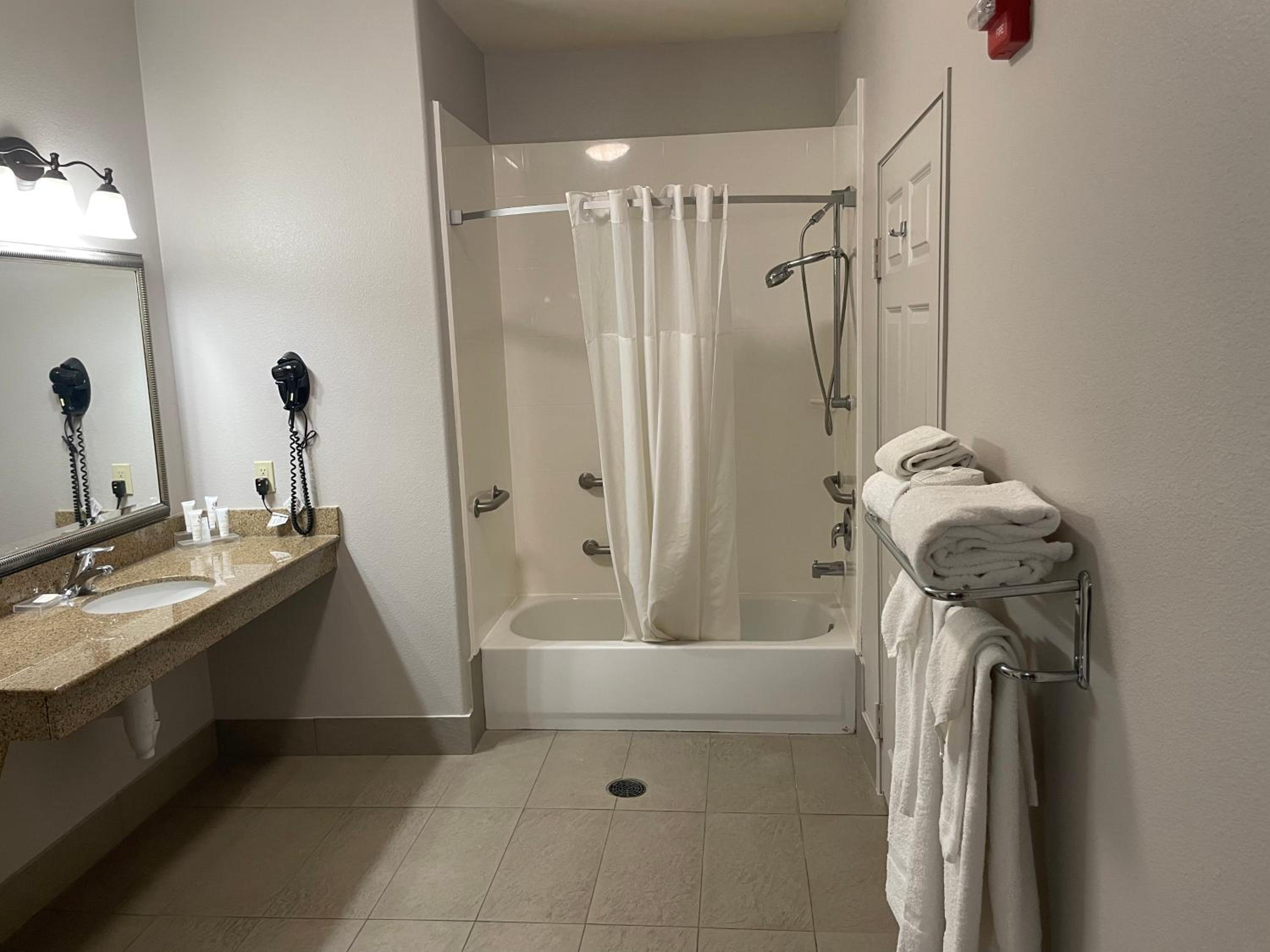 Studio King Suite - Non-Smoking - Photo 6