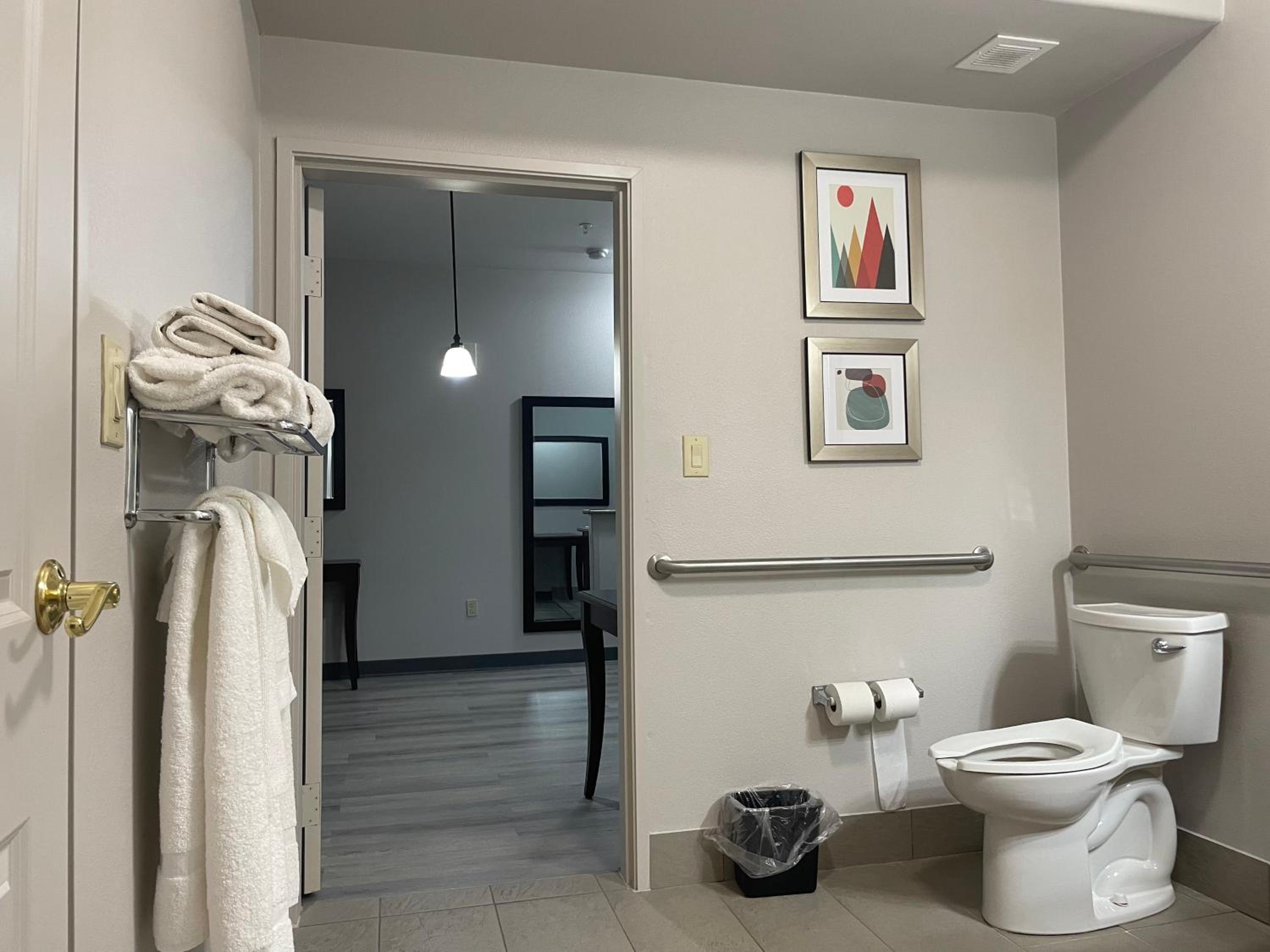One-Bedroom King Suite - Non-Smoking - Photo 4