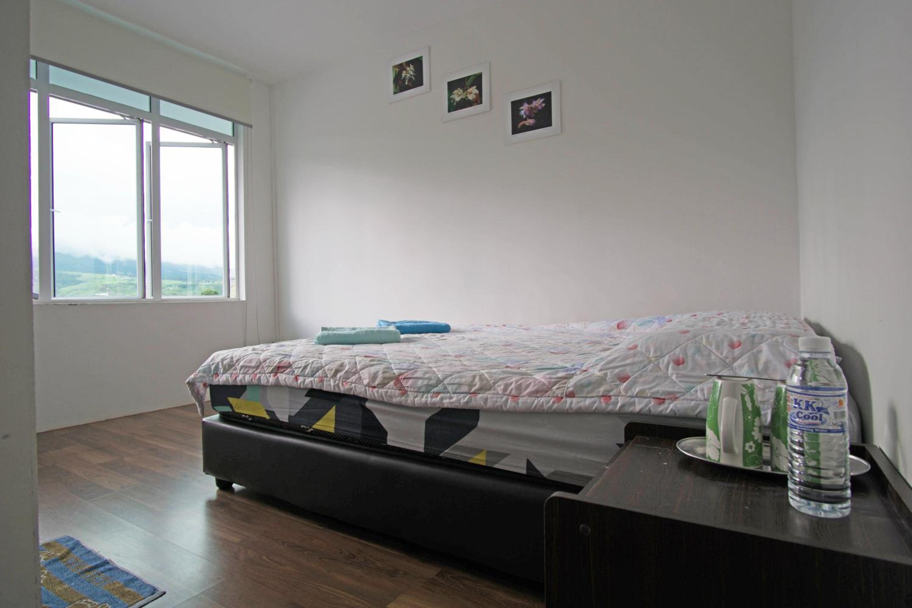 Deluxe Queen Room with Mountain View photo 2