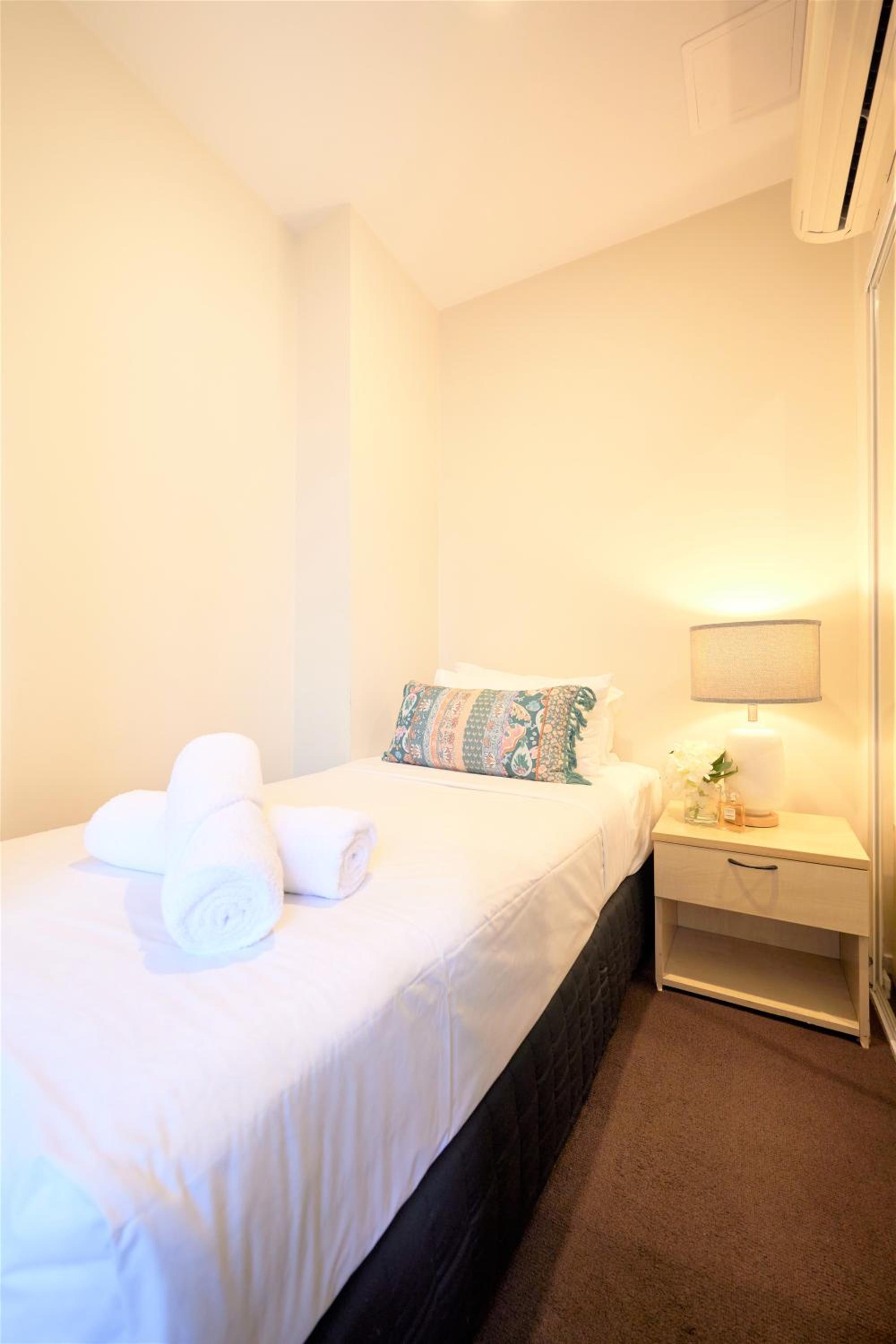 Two Single Bedroom Apartment photo 2