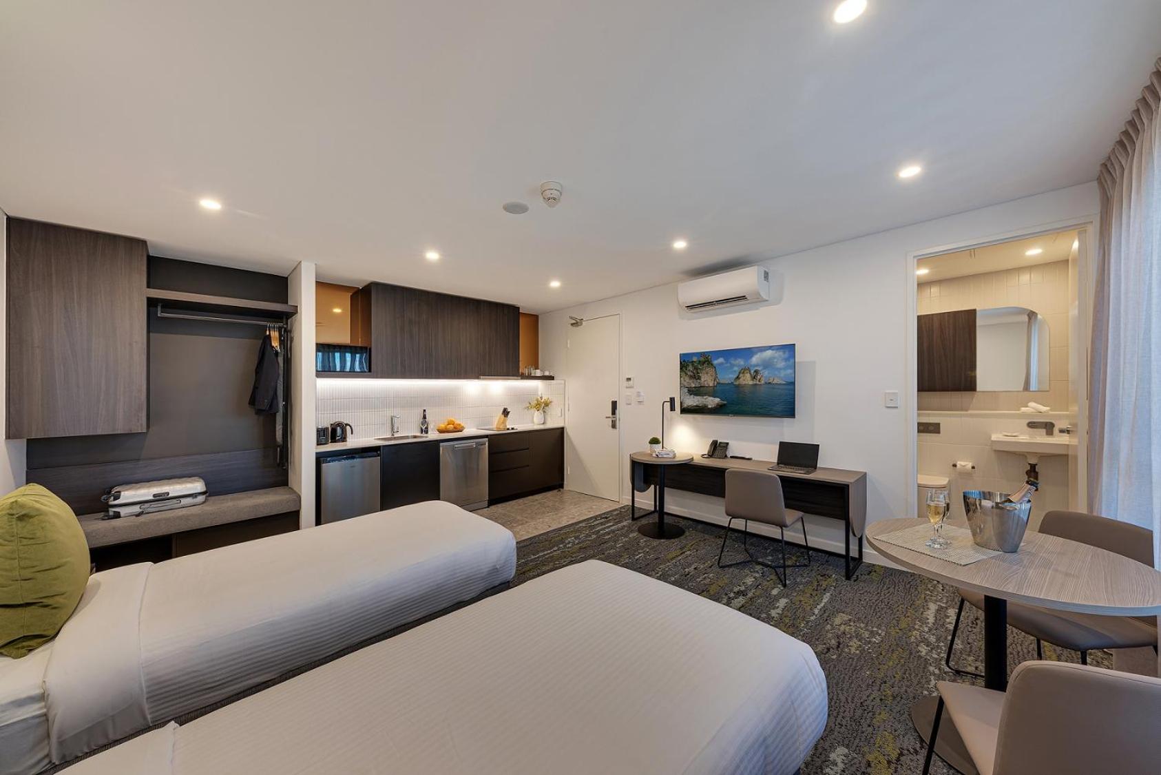 Studio Apartment - Photo 2