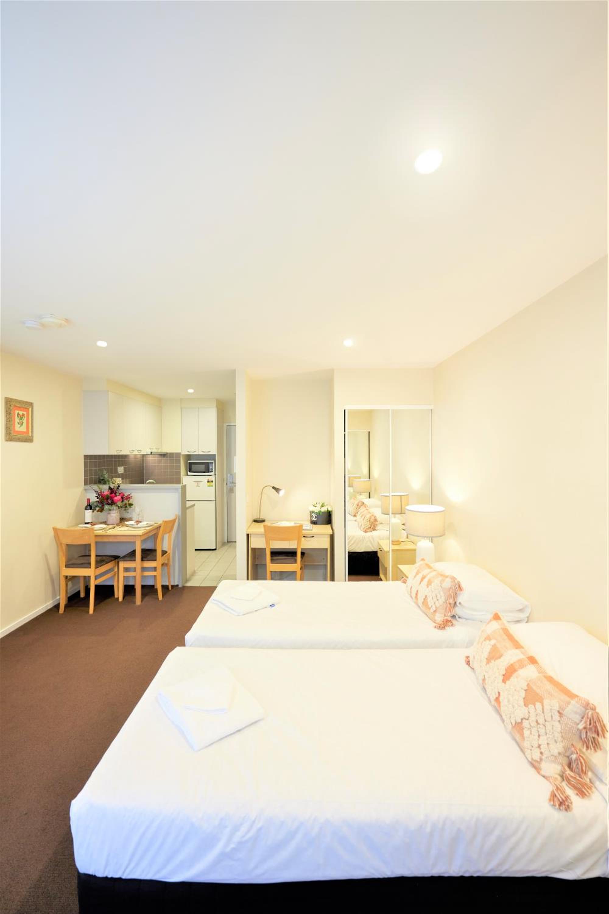 Triple Single beds photo 1