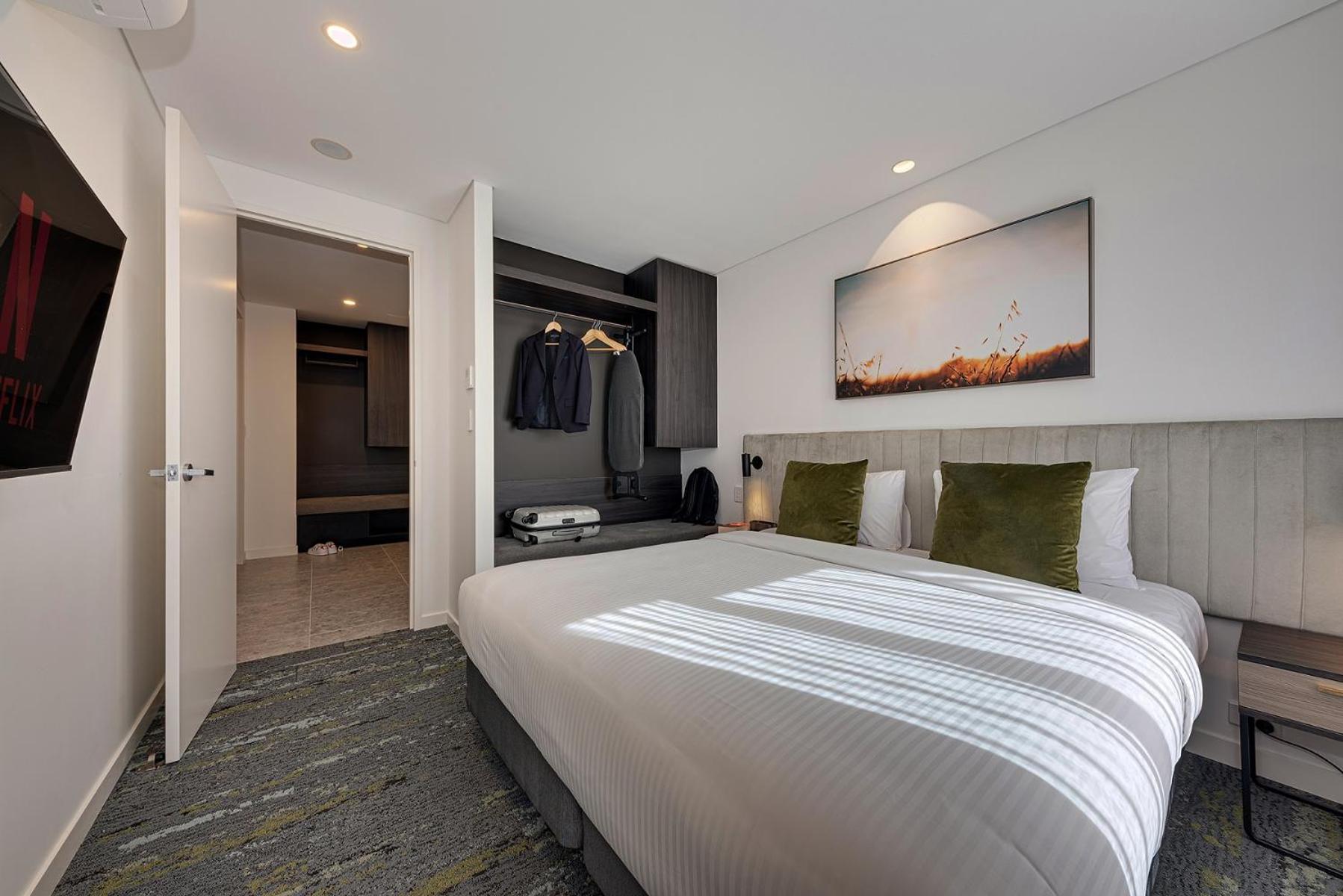One-Bedroom Apartment - Photo 1