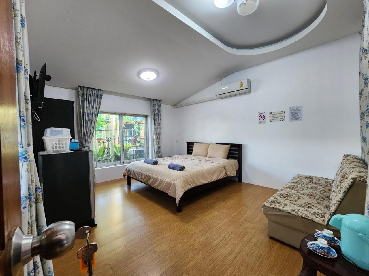 Standard King Room - Photo 1