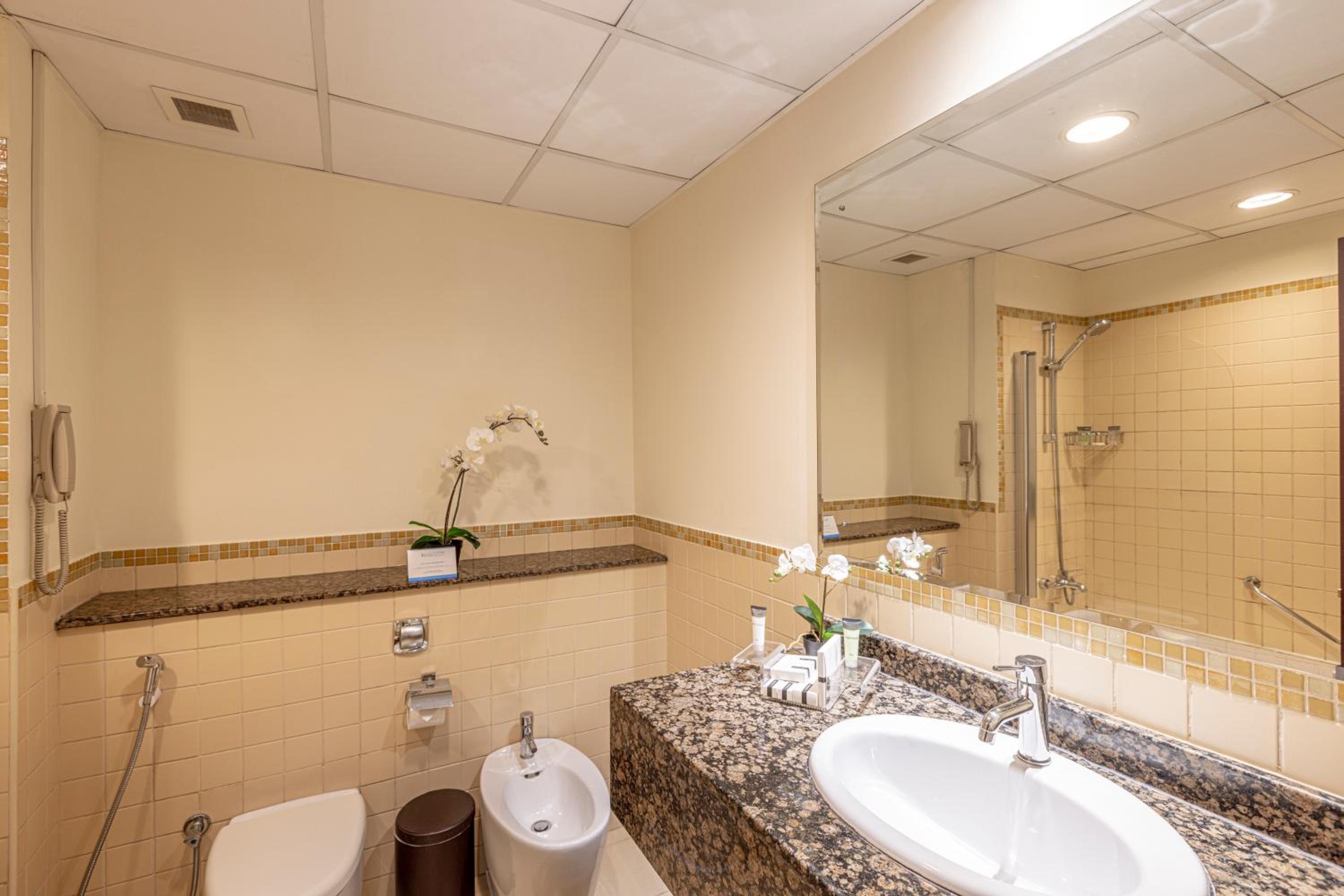 One Bedroom Apartment - Marina View - 25% off on F&B, Just Steps from JBR Beach photo 2