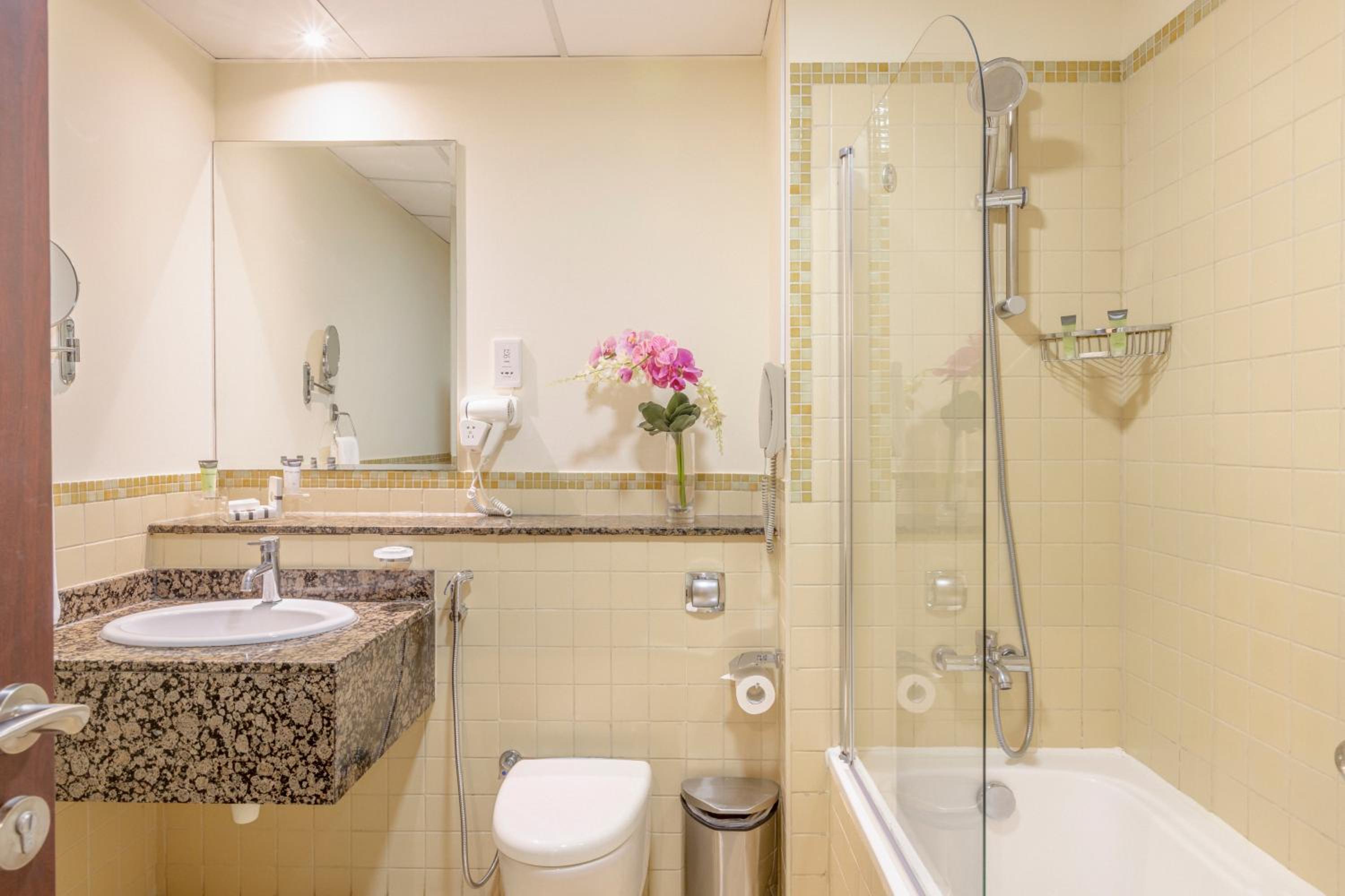 Three Bedroom Apartment - Marina View with Complimentary AED 100 Meal Voucher per Stay, Redeem at Samar Restaurant photo 3
