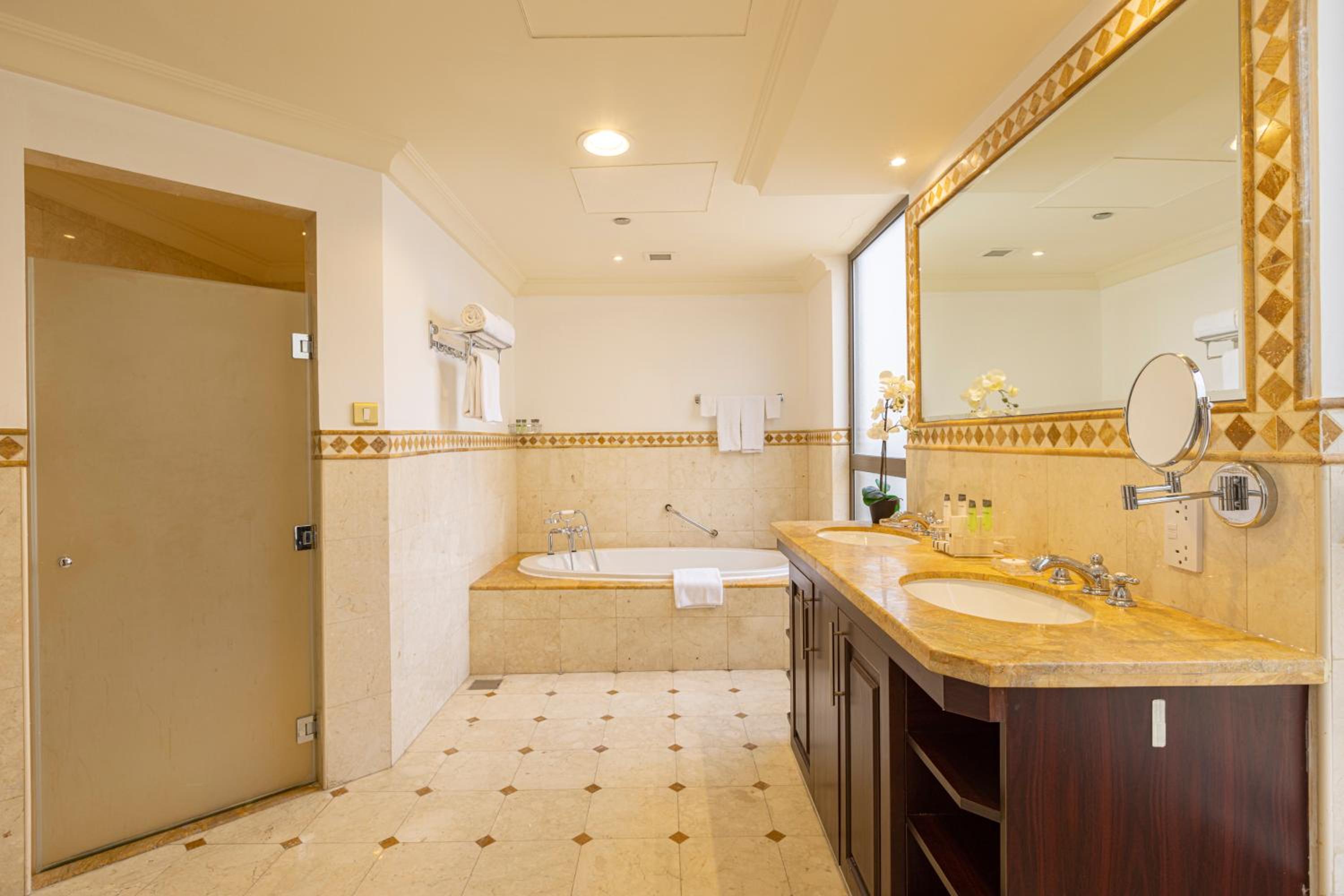 Penthouse with Private Pool - 25% off on F&B, Just Steps from JBR Beach photo 2