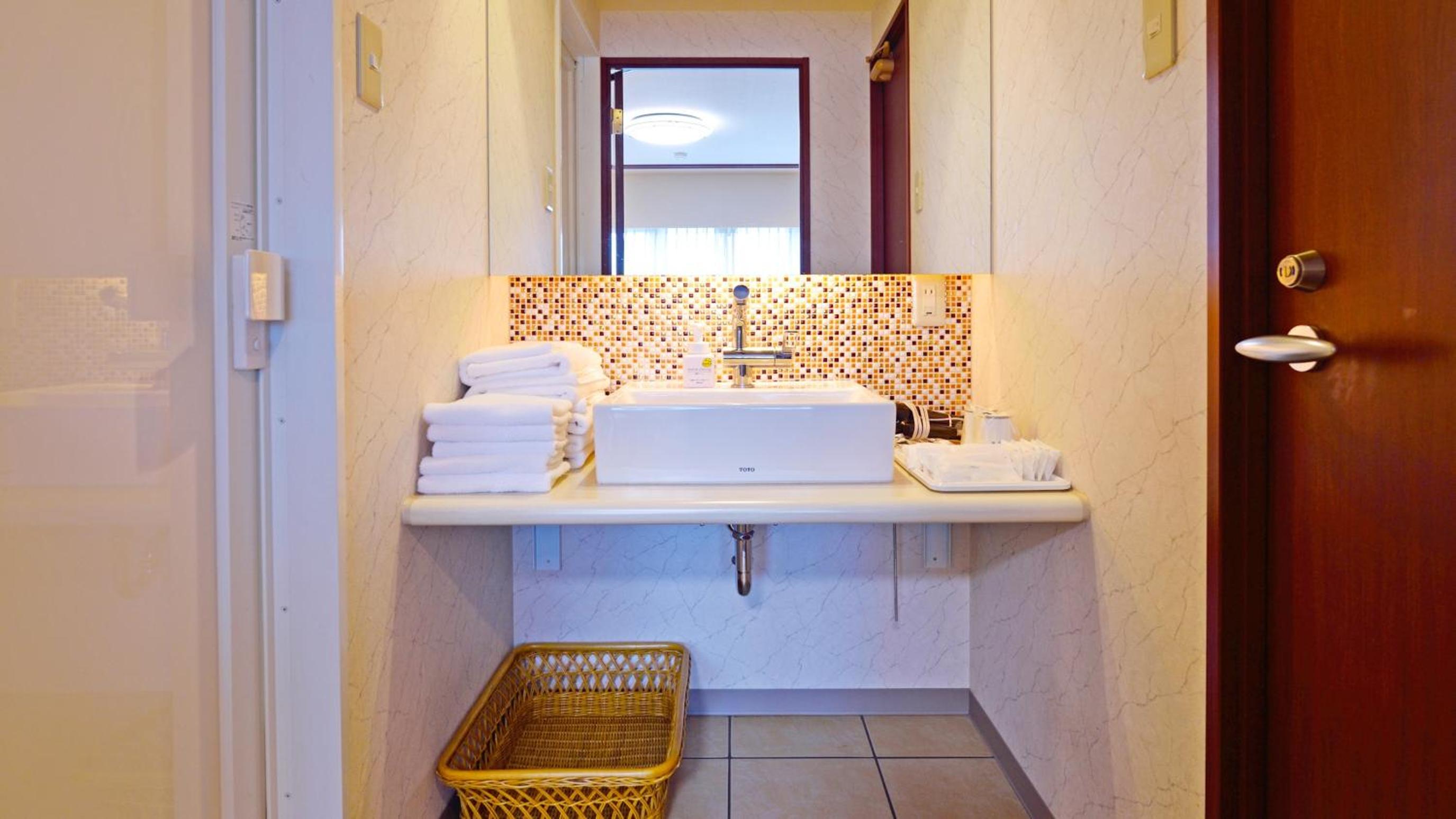 Suite Room with Tatami Area, Hot Spring Bath, and Massage Chair - Non-Smoking - Photo 3