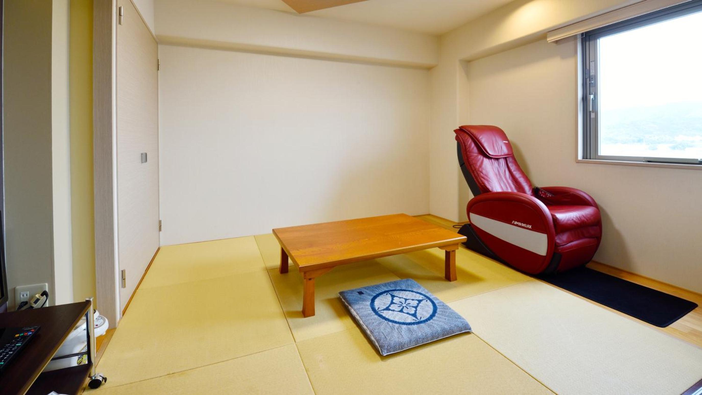 Suite Room with Tatami Area, Hot Spring Bath, and Massage Chair - Non-Smoking - Photo 2