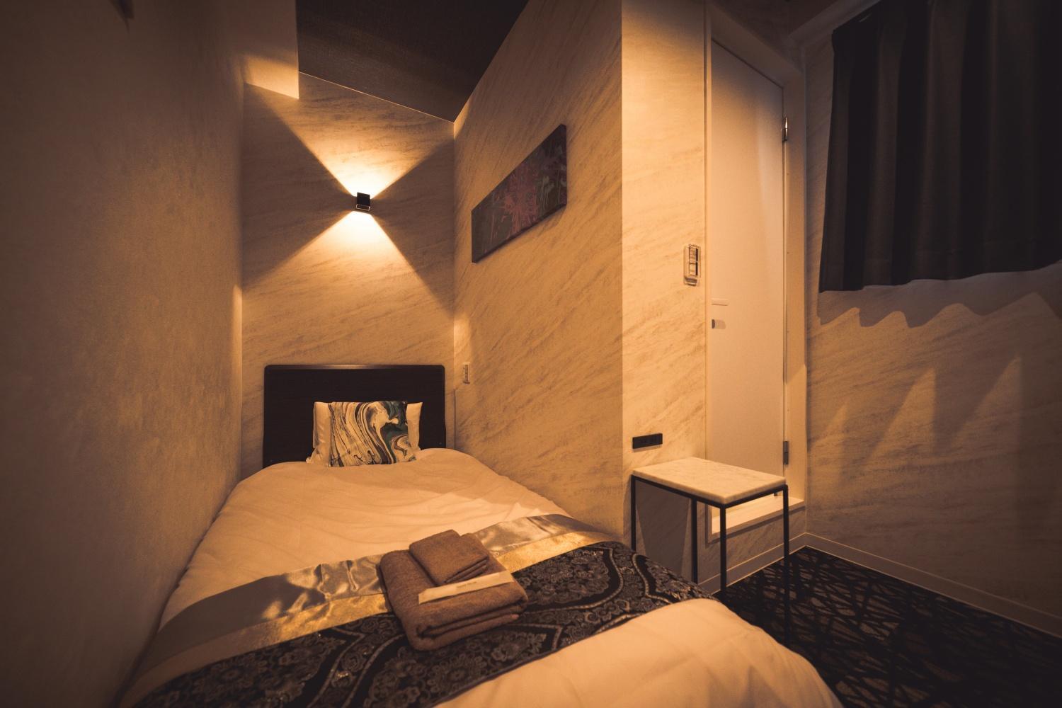 Twin Room with Private Bathroom photo 2
