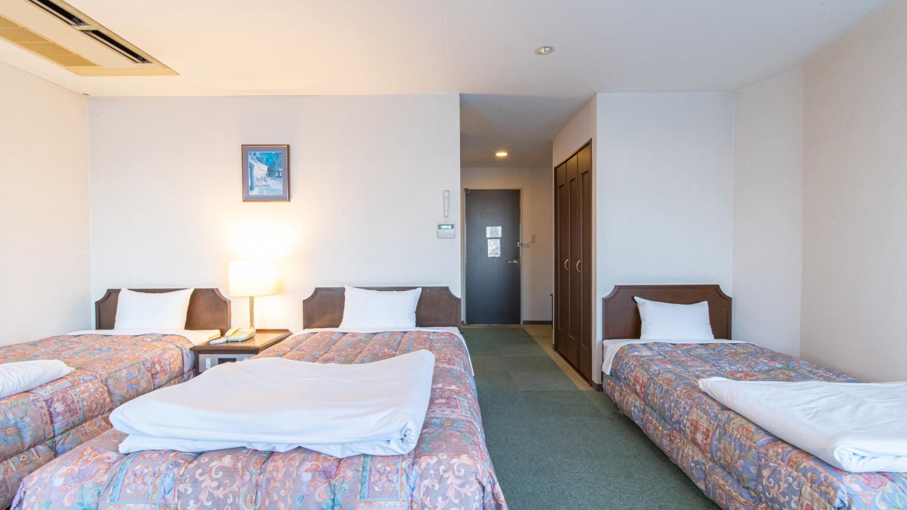 Deluxe Twin Room photo 3