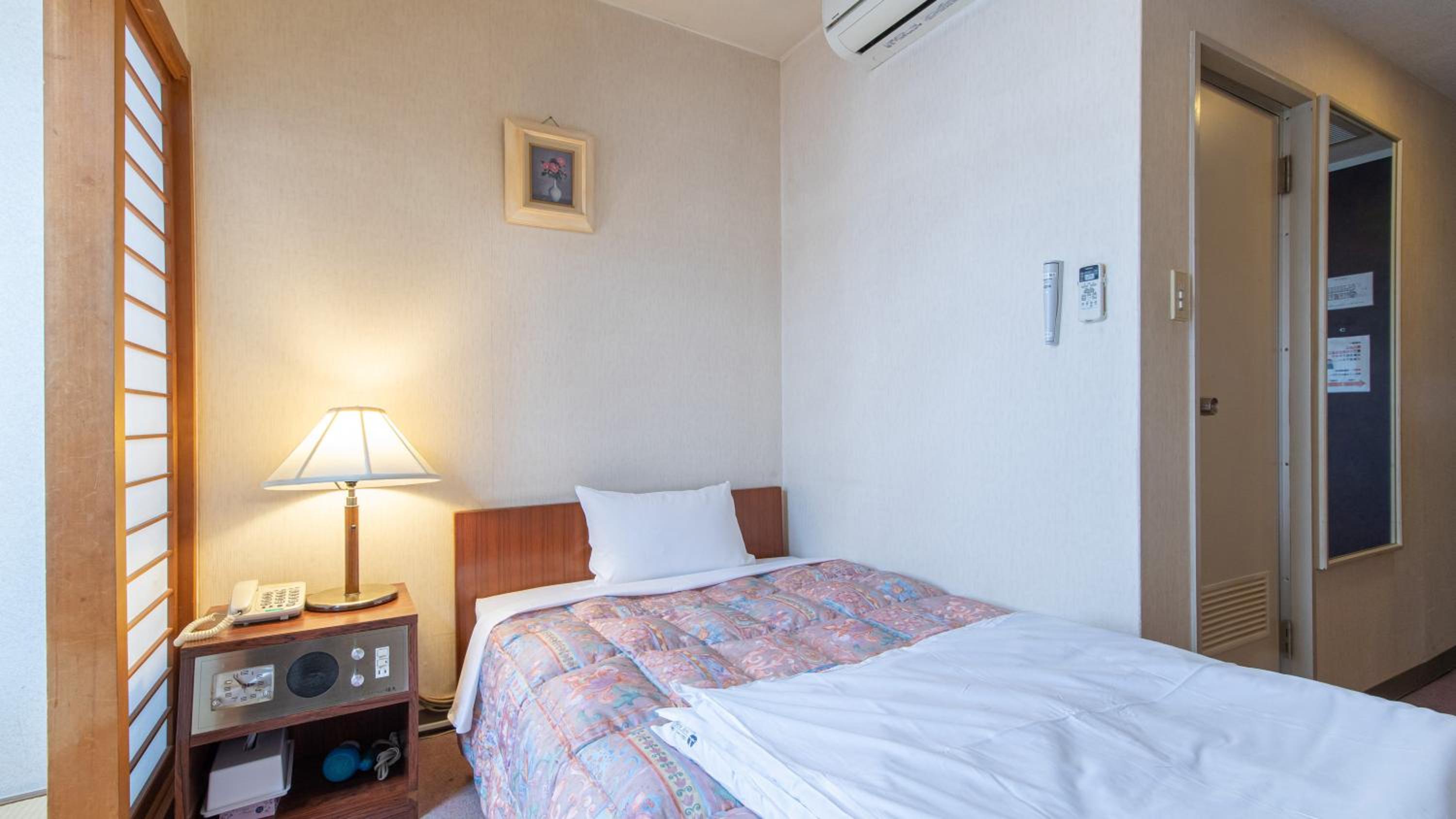 Small Twin Room - Photo 7
