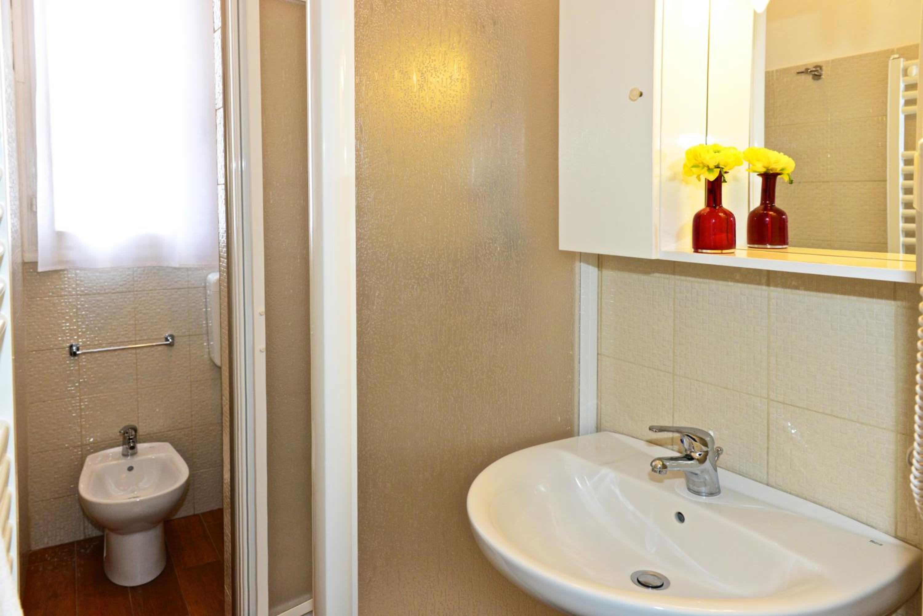 Triple Room - Photo 9