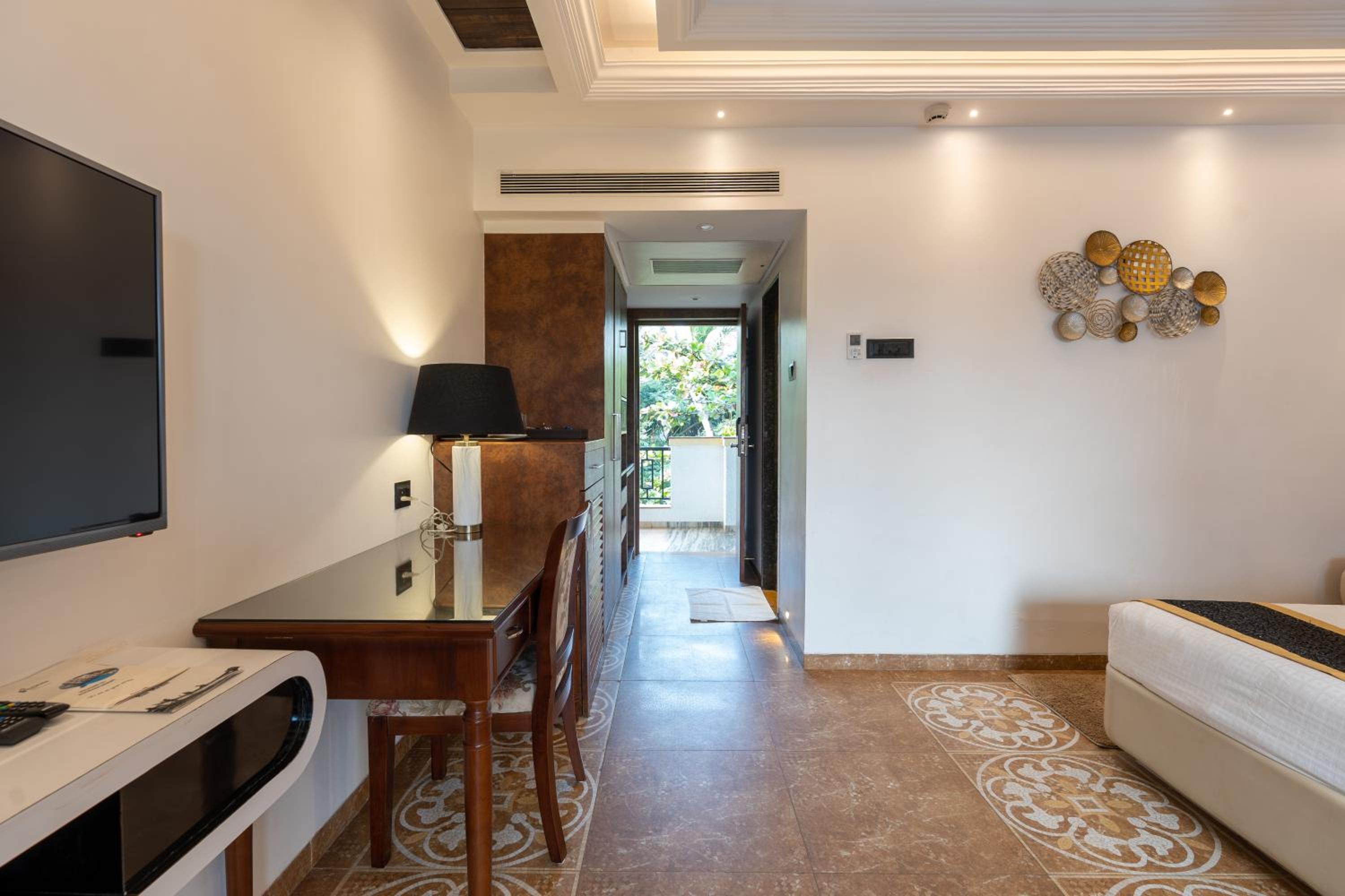 King Suite with Balcony - Photo 1