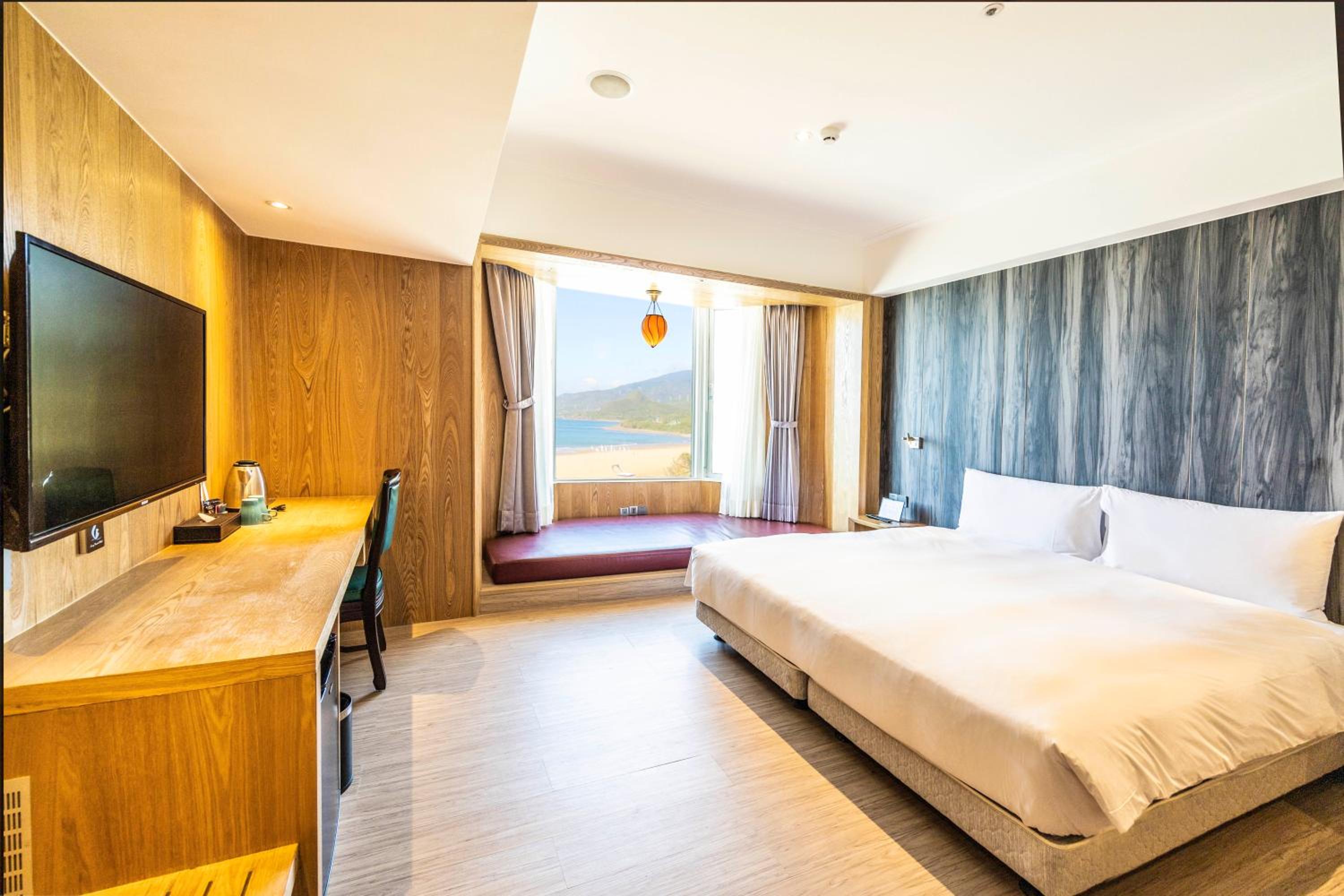 Deluxe Double Room with Sea View - Photo 6