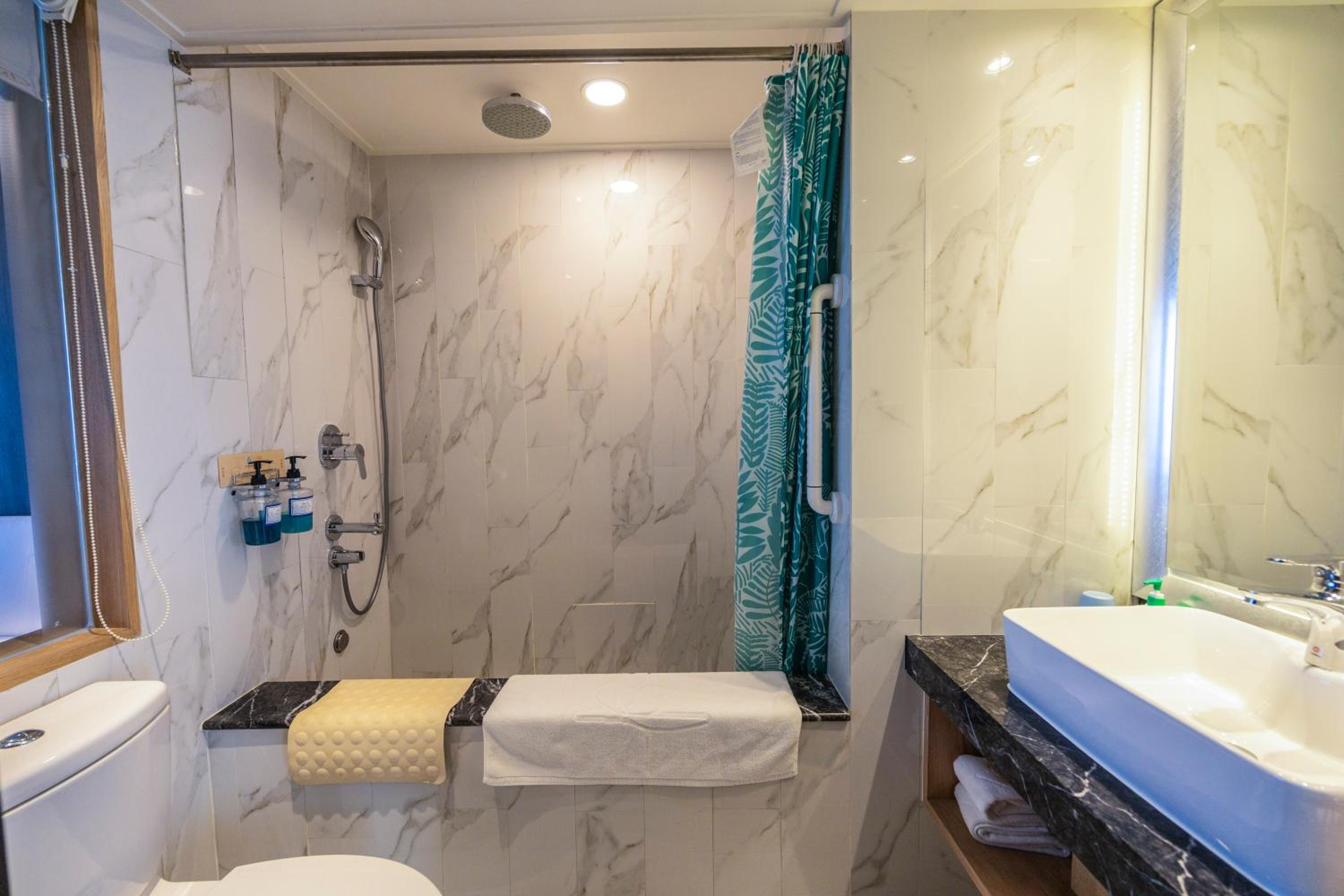 Deluxe Double Room with Sea View - Photo 5