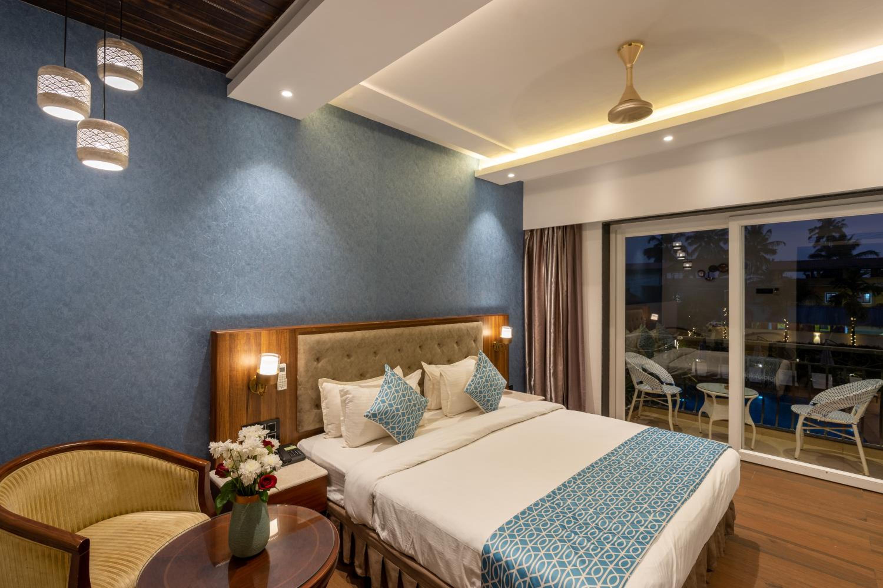 Super Deluxe Room with Pool View and Balcony photo 2