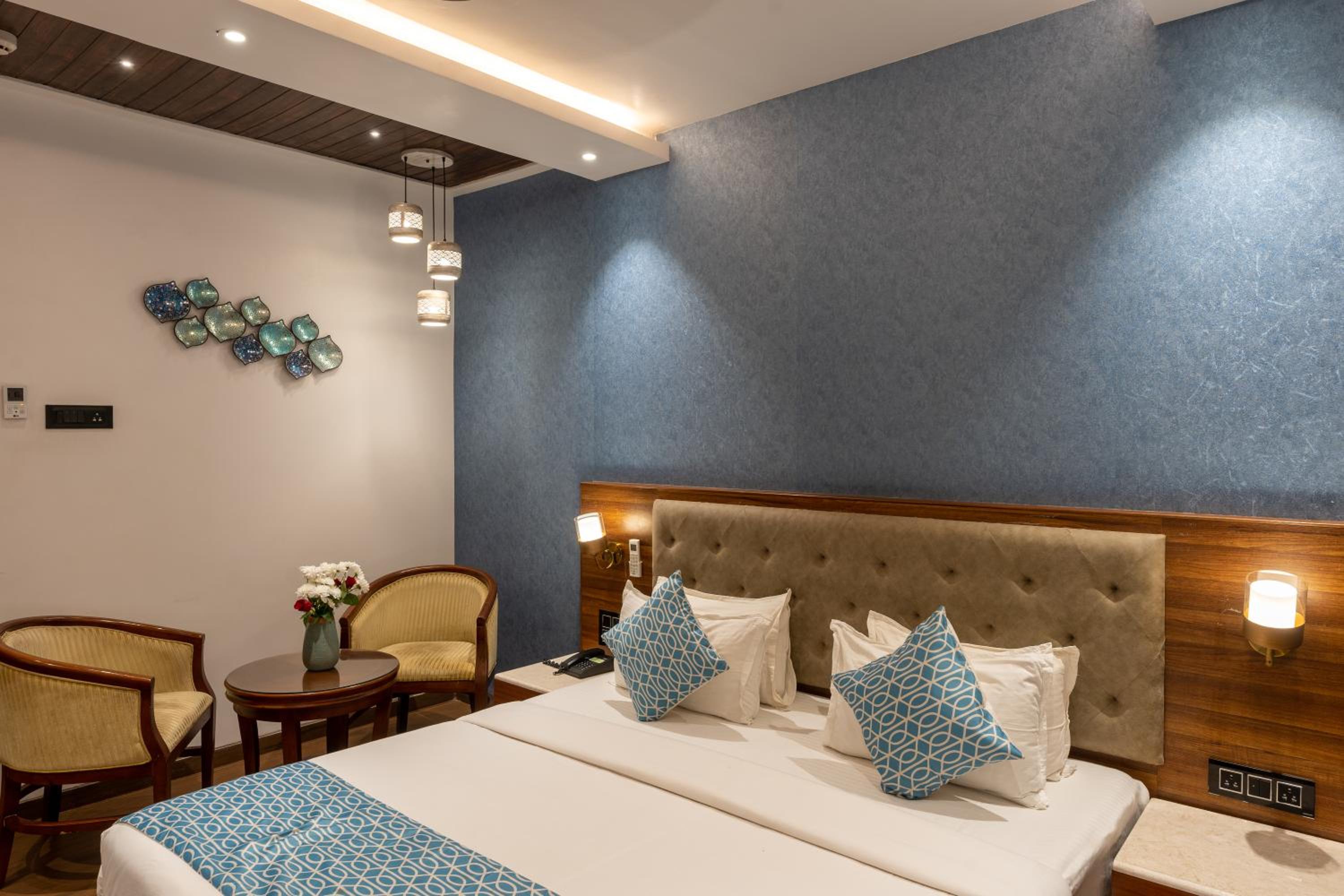 Super Deluxe Room with Pool View and Balcony photo 3