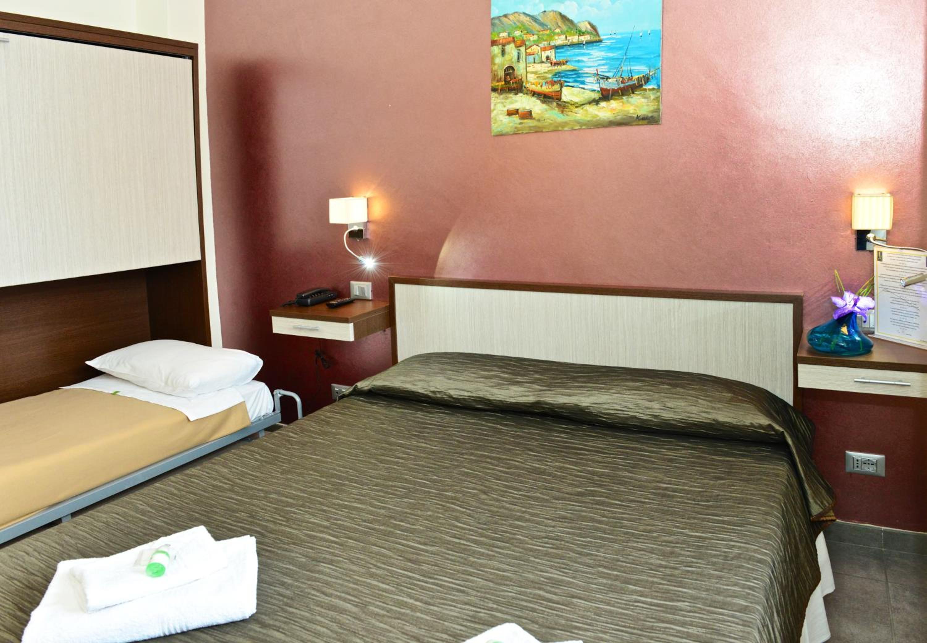 Triple Room - Photo 6