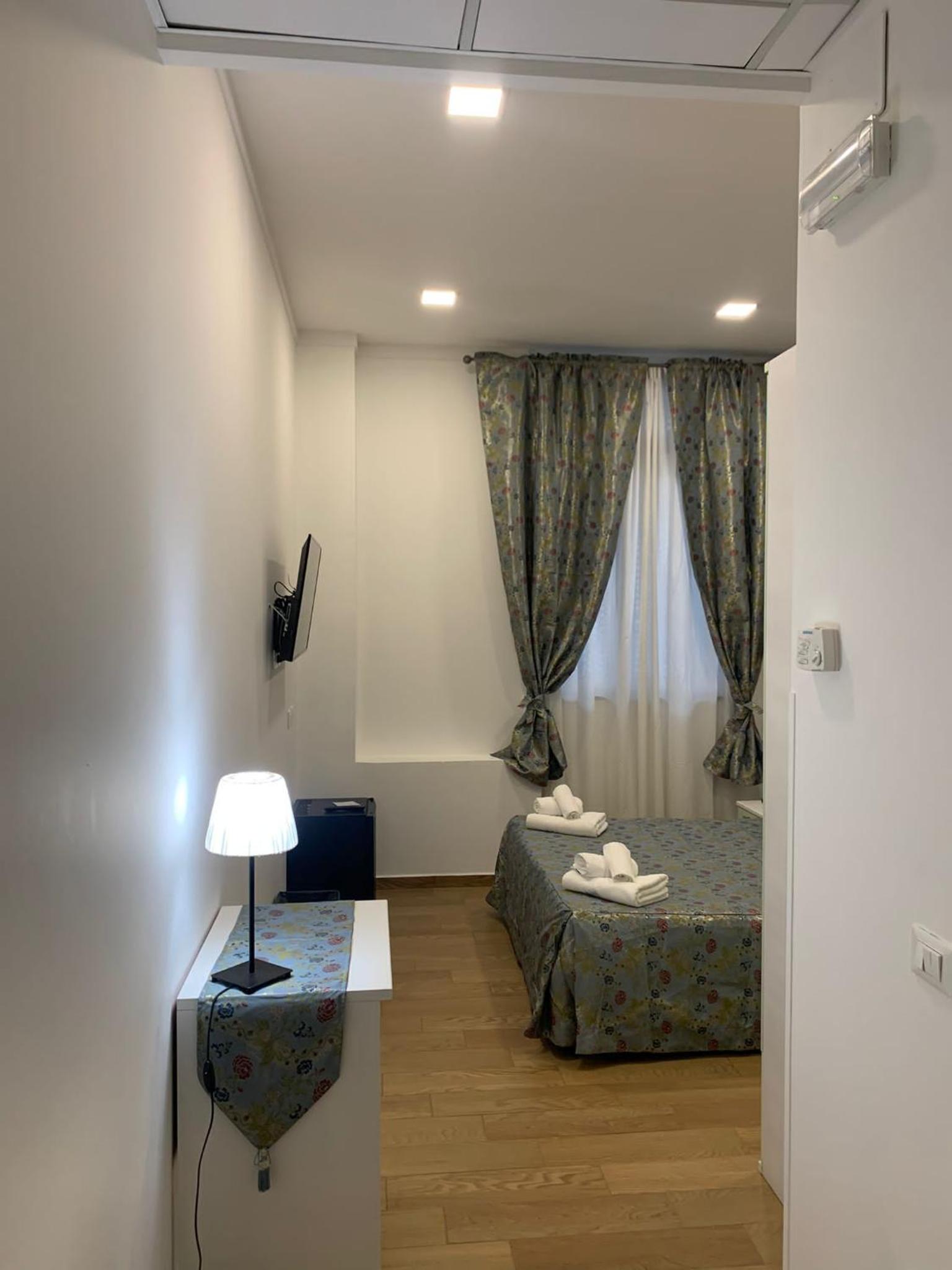 Double Room with Private Bathroom photo 3